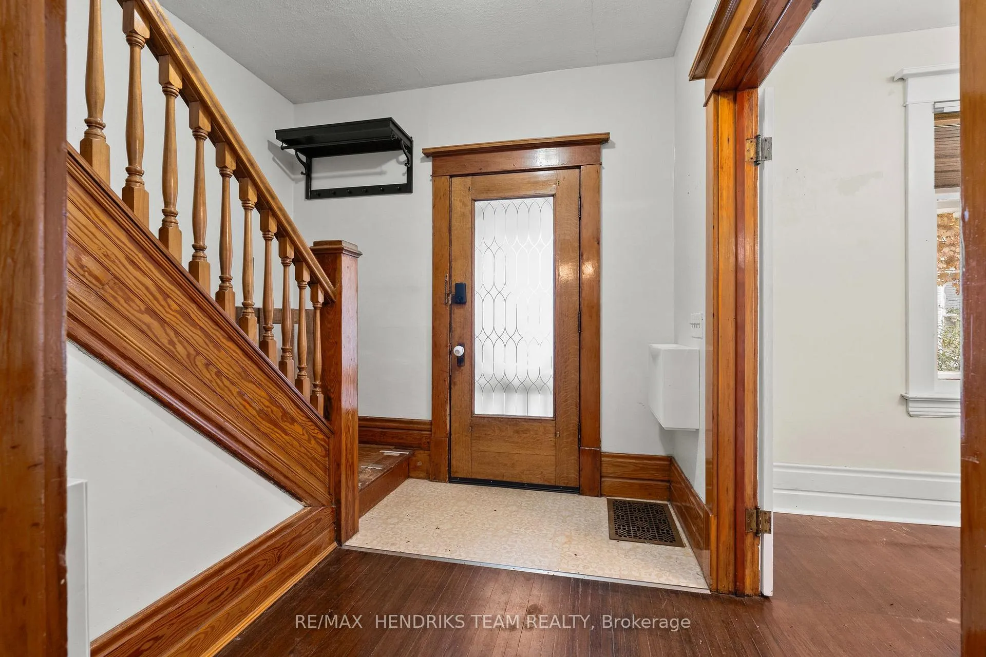 Photo 4 of 9 1/2 Elizabeth Street, St. Catharines, Downtown — HOMEH