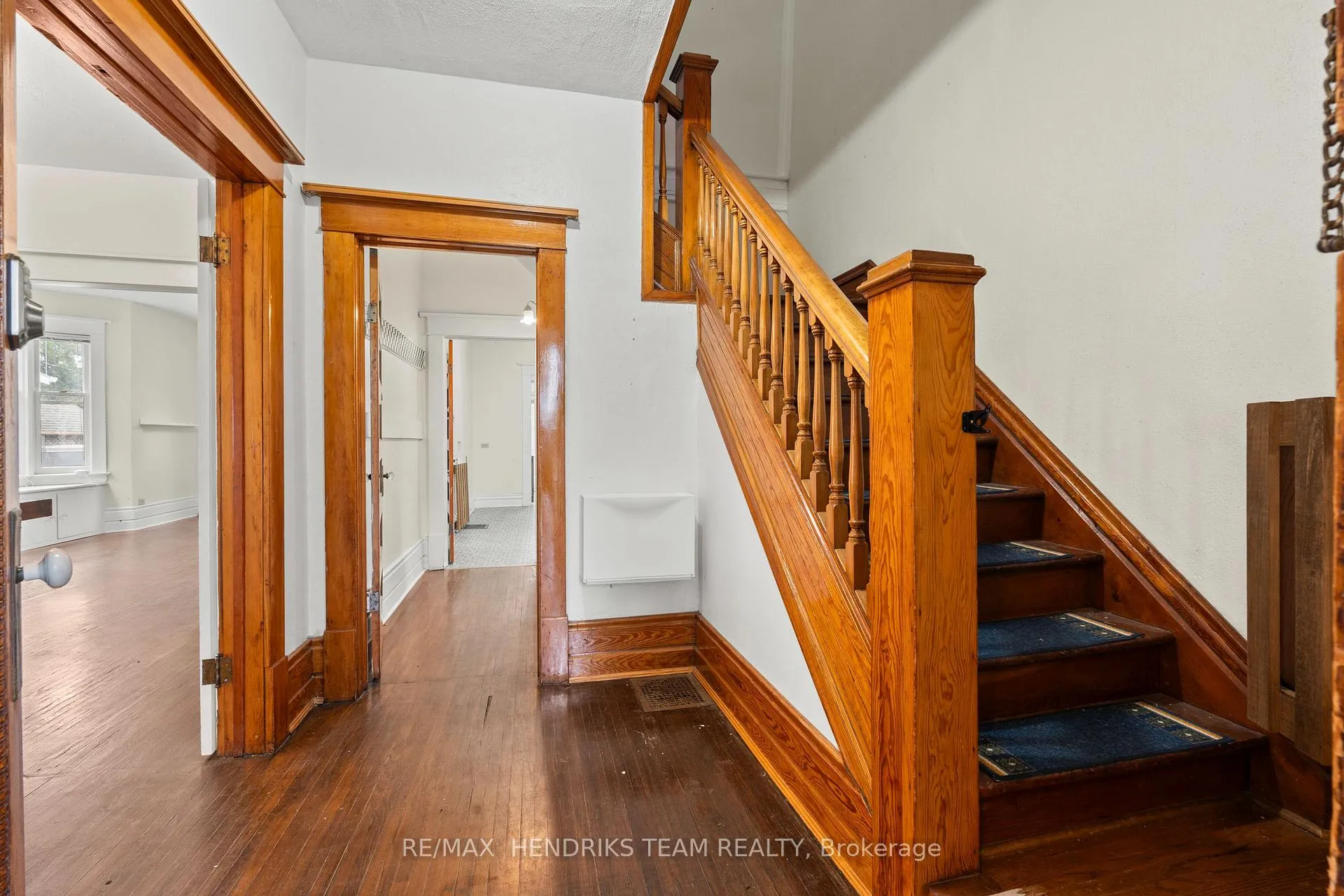 Photo 5 of 9 1/2 Elizabeth Street, St. Catharines, Downtown — HOMEH