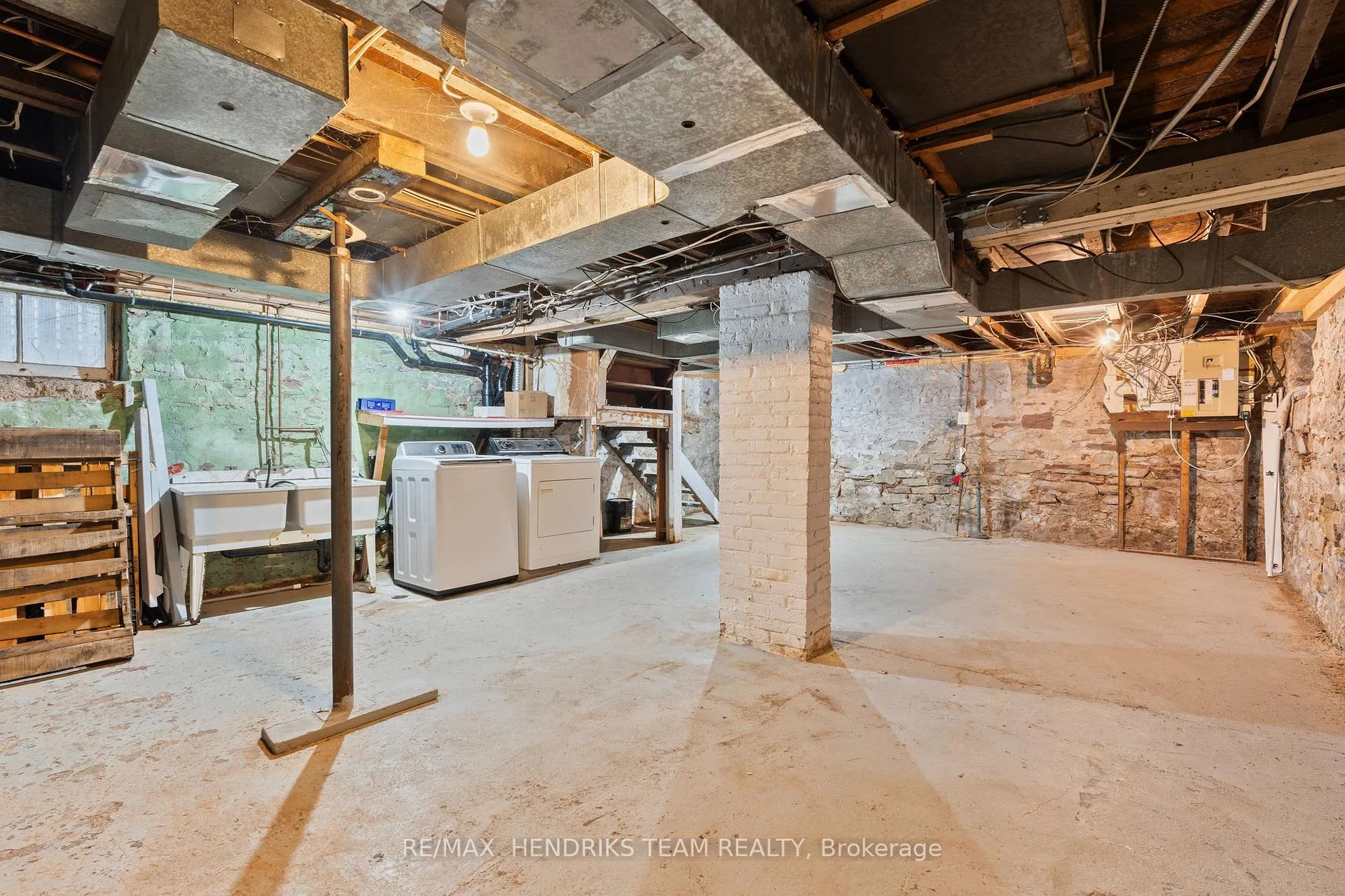 Photo 29 of 9 1/2 Elizabeth Street, St. Catharines, Downtown — HOMEH