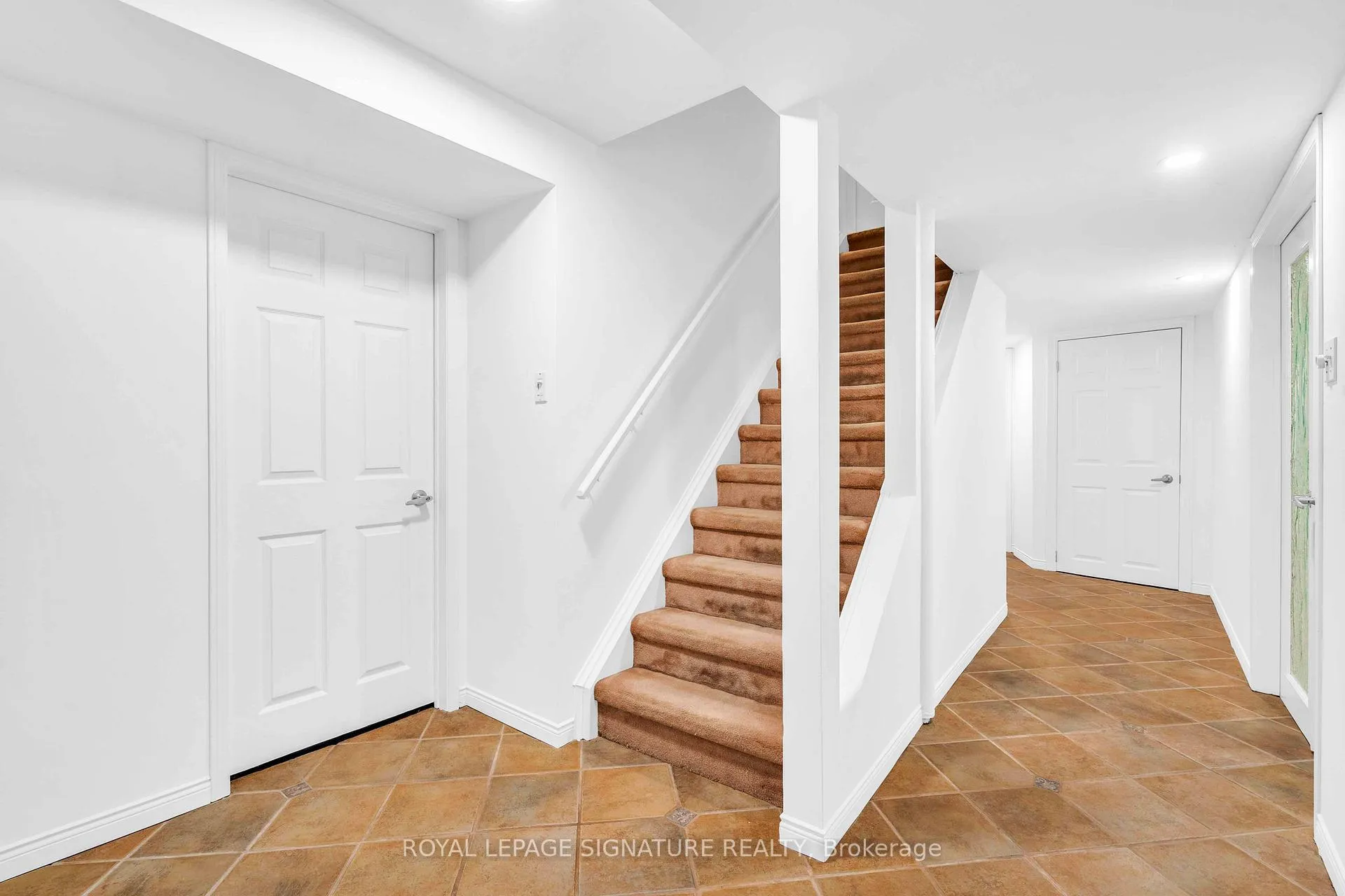 Photo 15 of 250 Laurentian Boulevard, Vaughan, Rural Vaughan — HOMEH