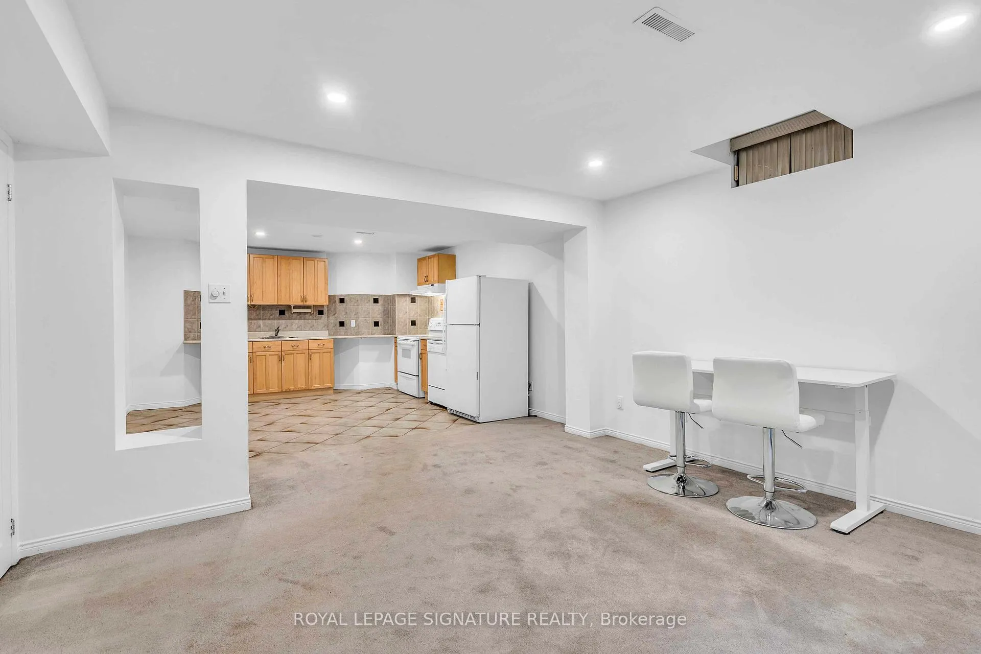 Photo 16 of 250 Laurentian Boulevard, Vaughan, Rural Vaughan — HOMEH