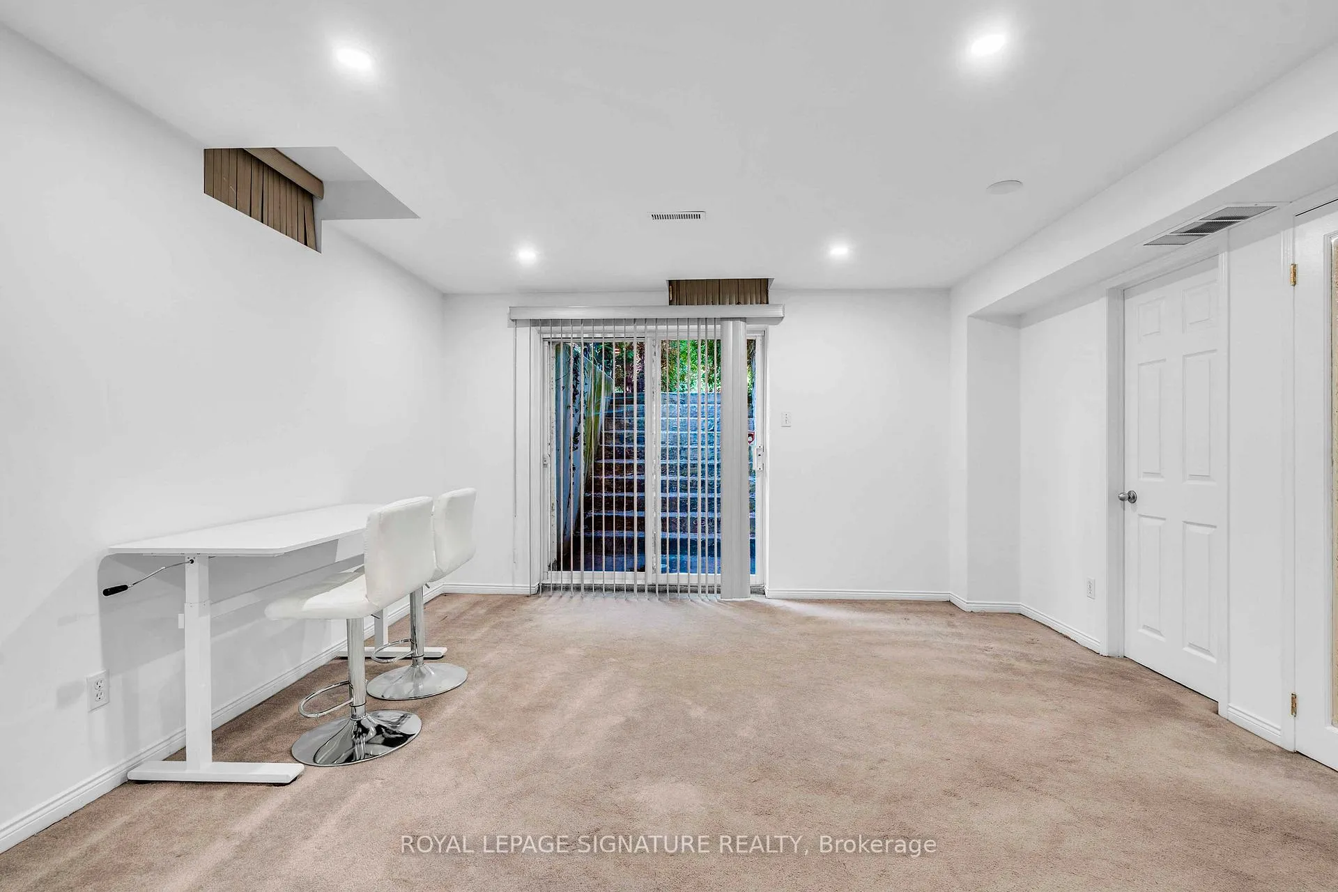 Photo 17 of 250 Laurentian Boulevard, Vaughan, Rural Vaughan — HOMEH