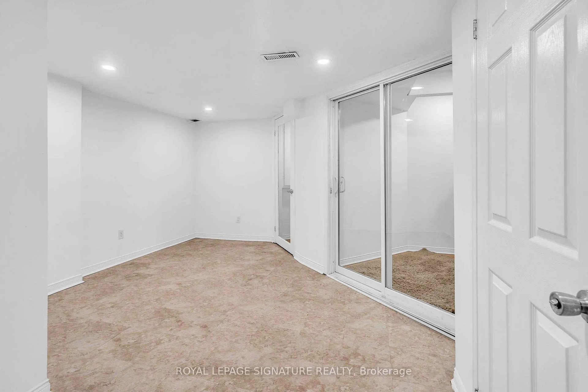 Photo 18 of 250 Laurentian Boulevard, Vaughan, Rural Vaughan — HOMEH