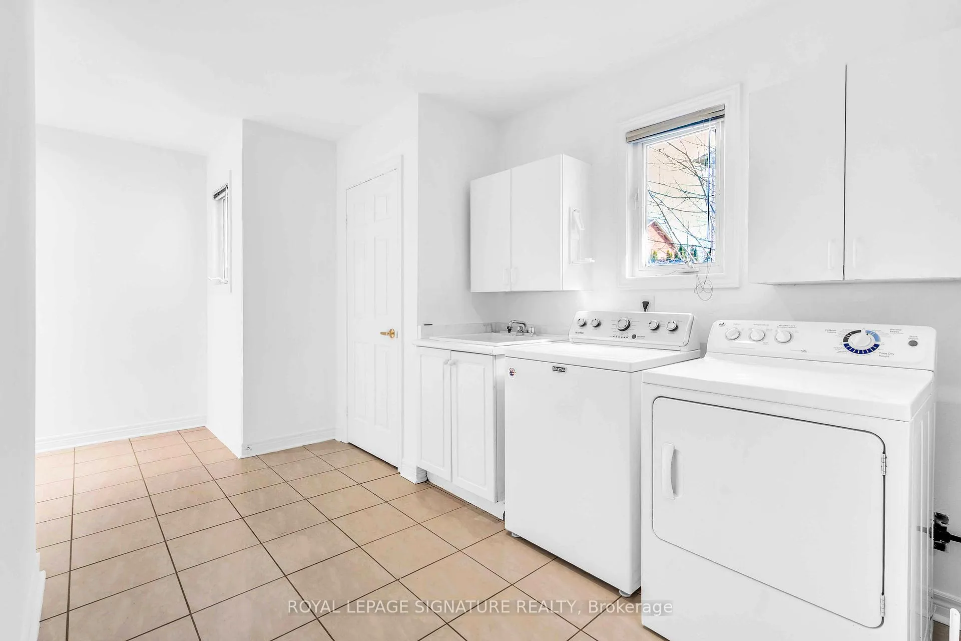 Photo 24 of 250 Laurentian Boulevard, Vaughan, Rural Vaughan — HOMEH