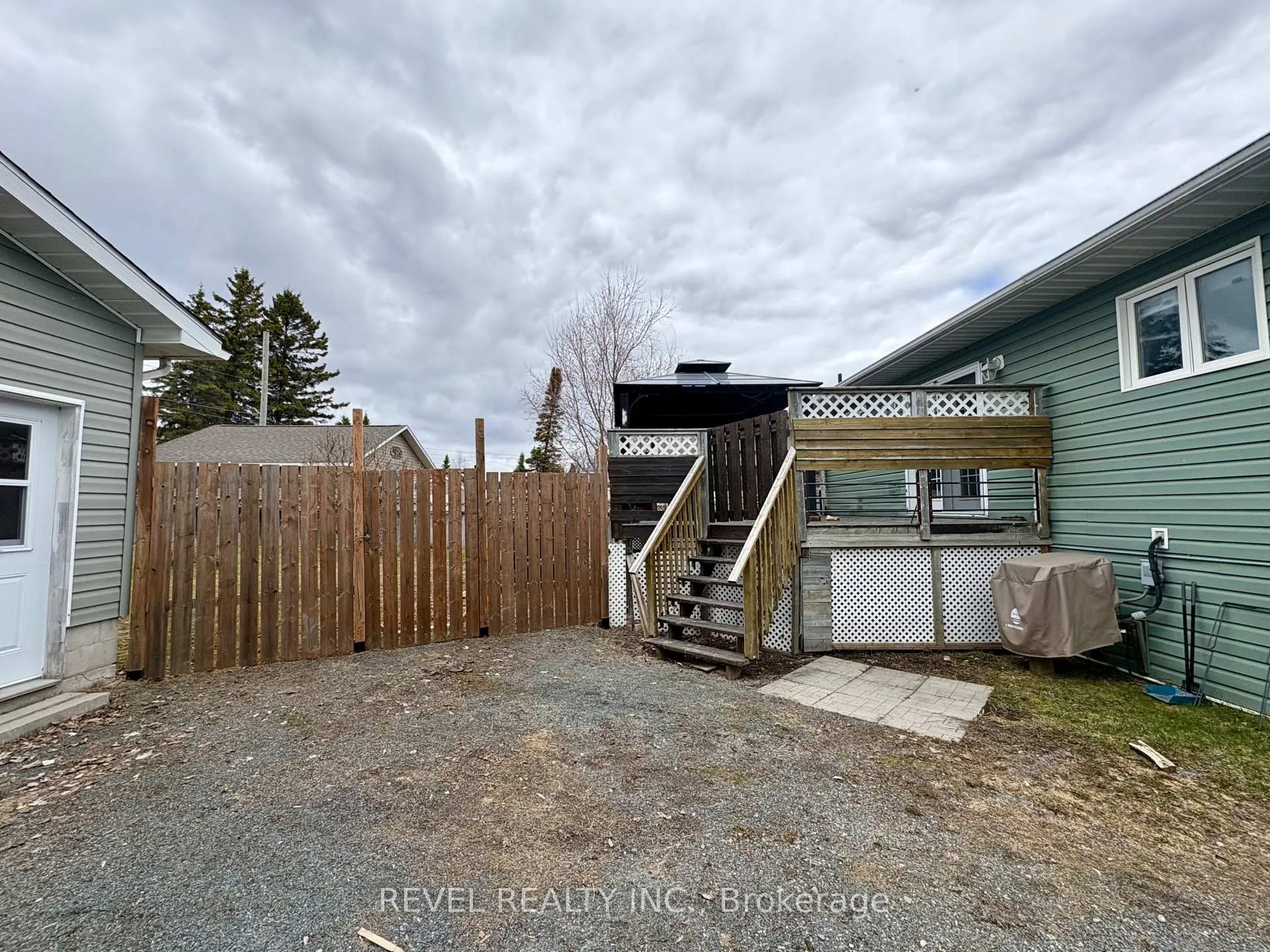 Photo 4 of 97 Fourteenth Avenue, Cochrane — HOMEH
