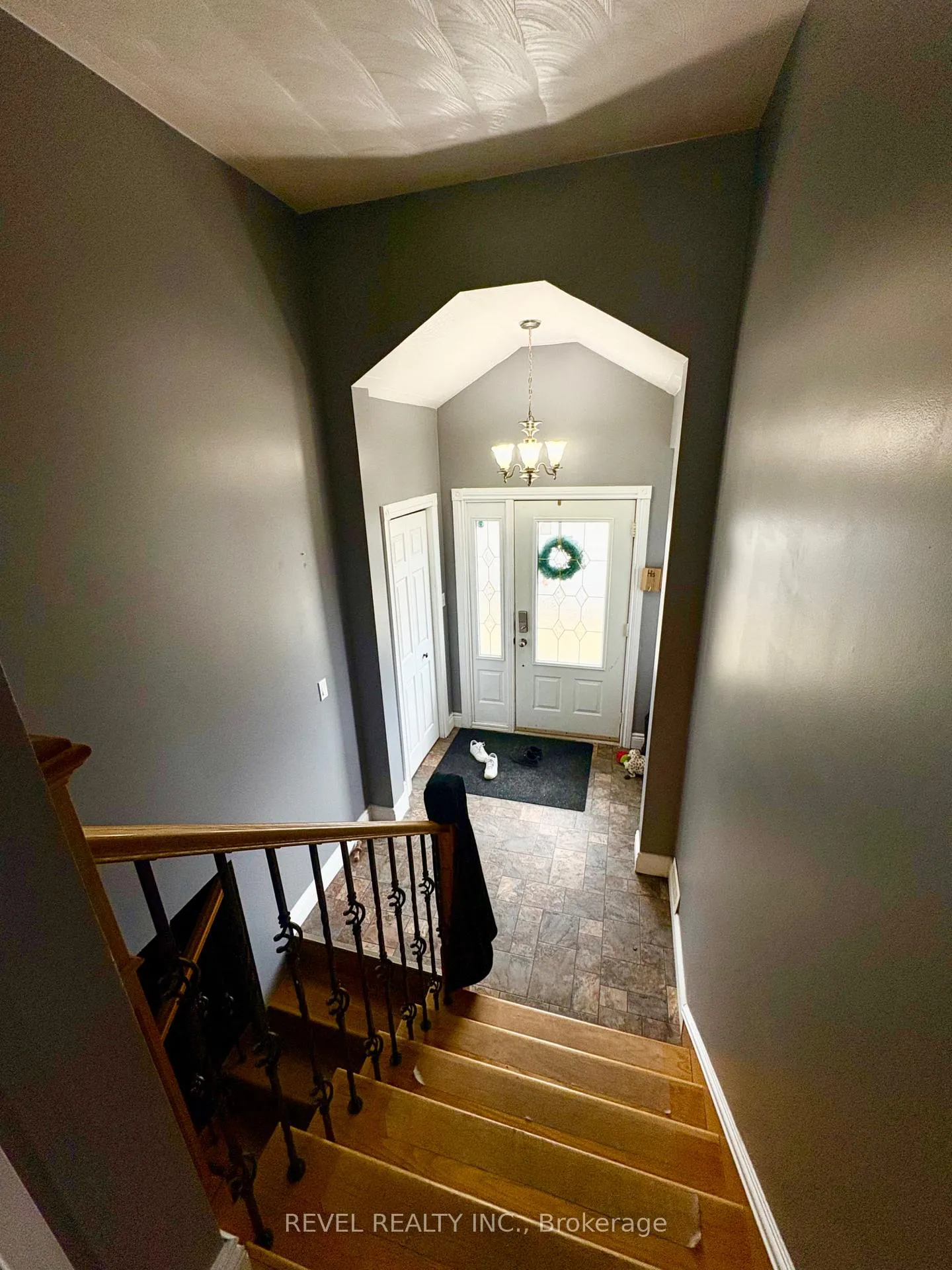 Photo 6 of 97 Fourteenth Avenue, Cochrane — HOMEH