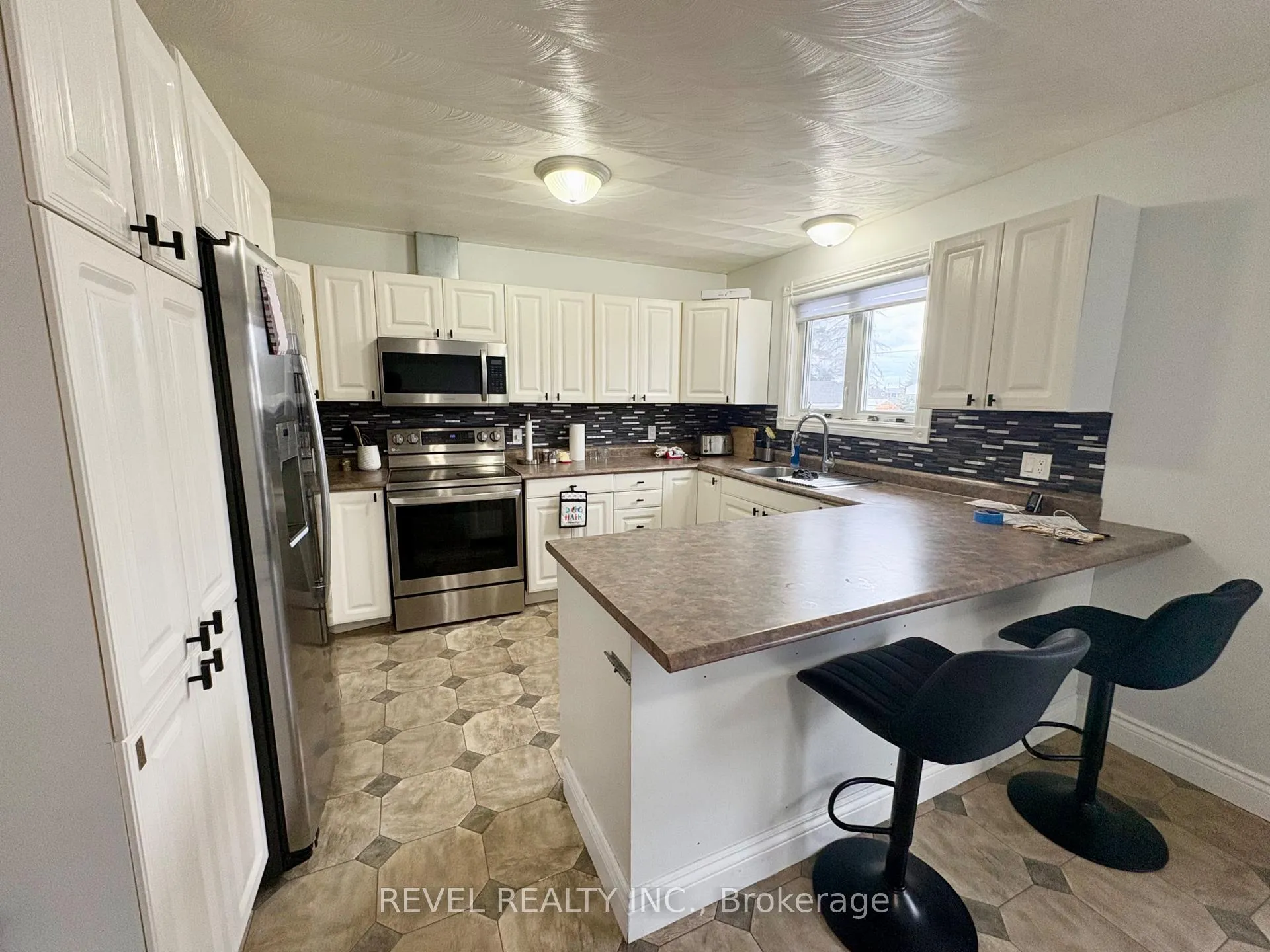 Photo 9 of 97 Fourteenth Avenue, Cochrane — HOMEH