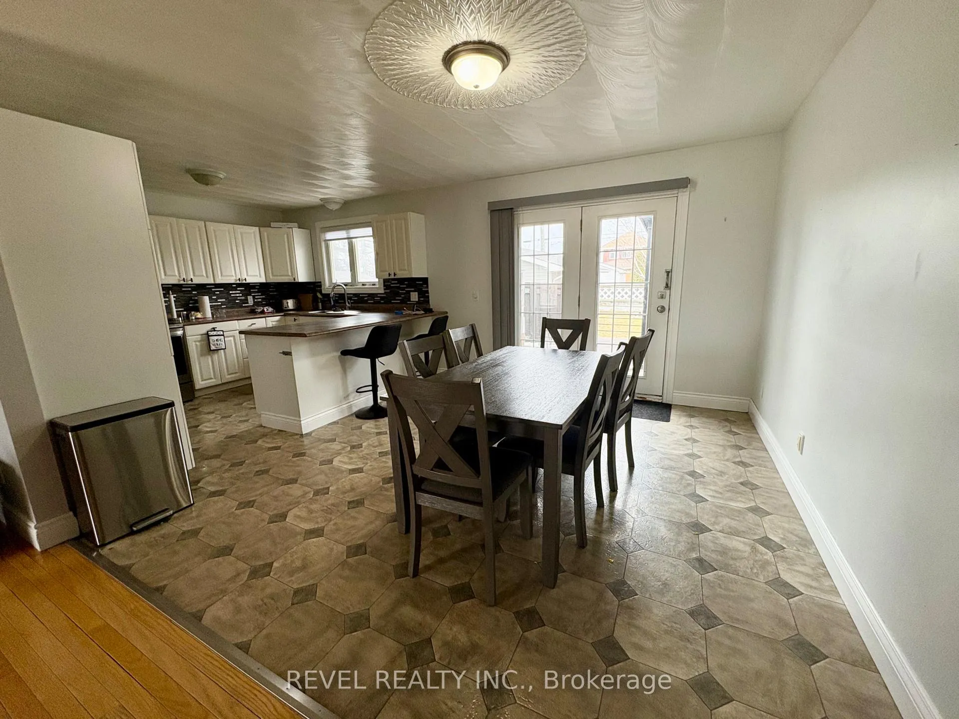 Photo 12 of 97 Fourteenth Avenue, Cochrane — HOMEH