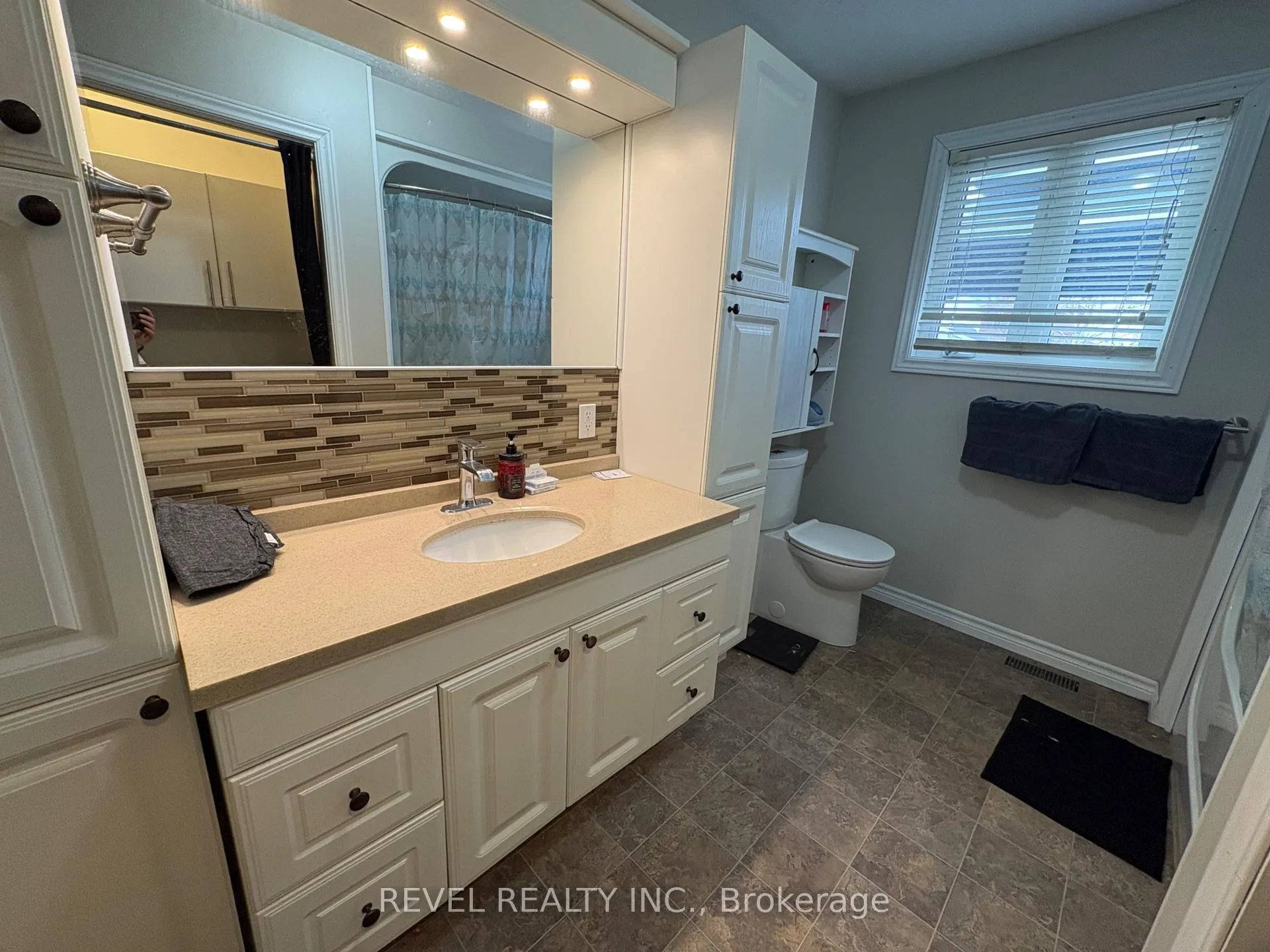 Photo 16 of 97 Fourteenth Avenue, Cochrane — HOMEH
