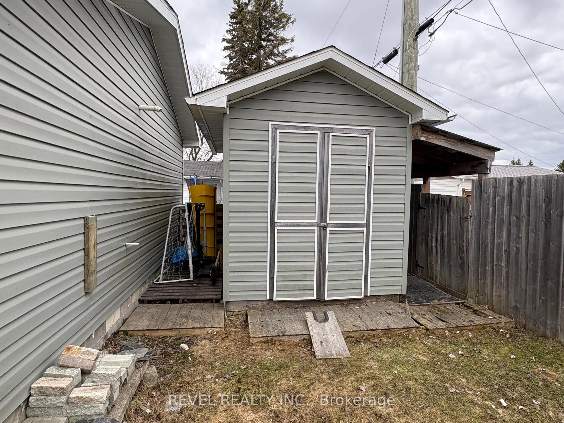 Photo 37 of 97 Fourteenth Avenue, Cochrane — HOMEH