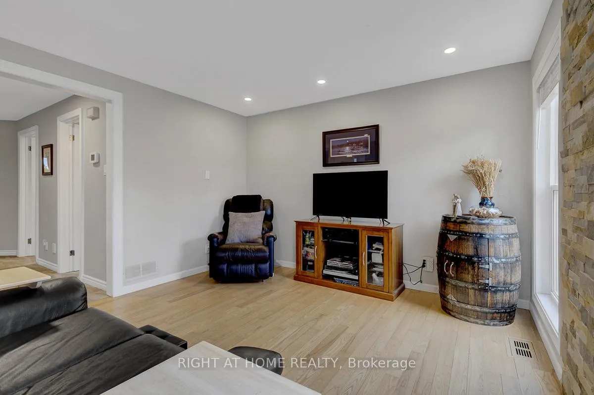 Photo 14 of 1899 Rosewind Court, Ottawa, Chapel Hill — HOMEH