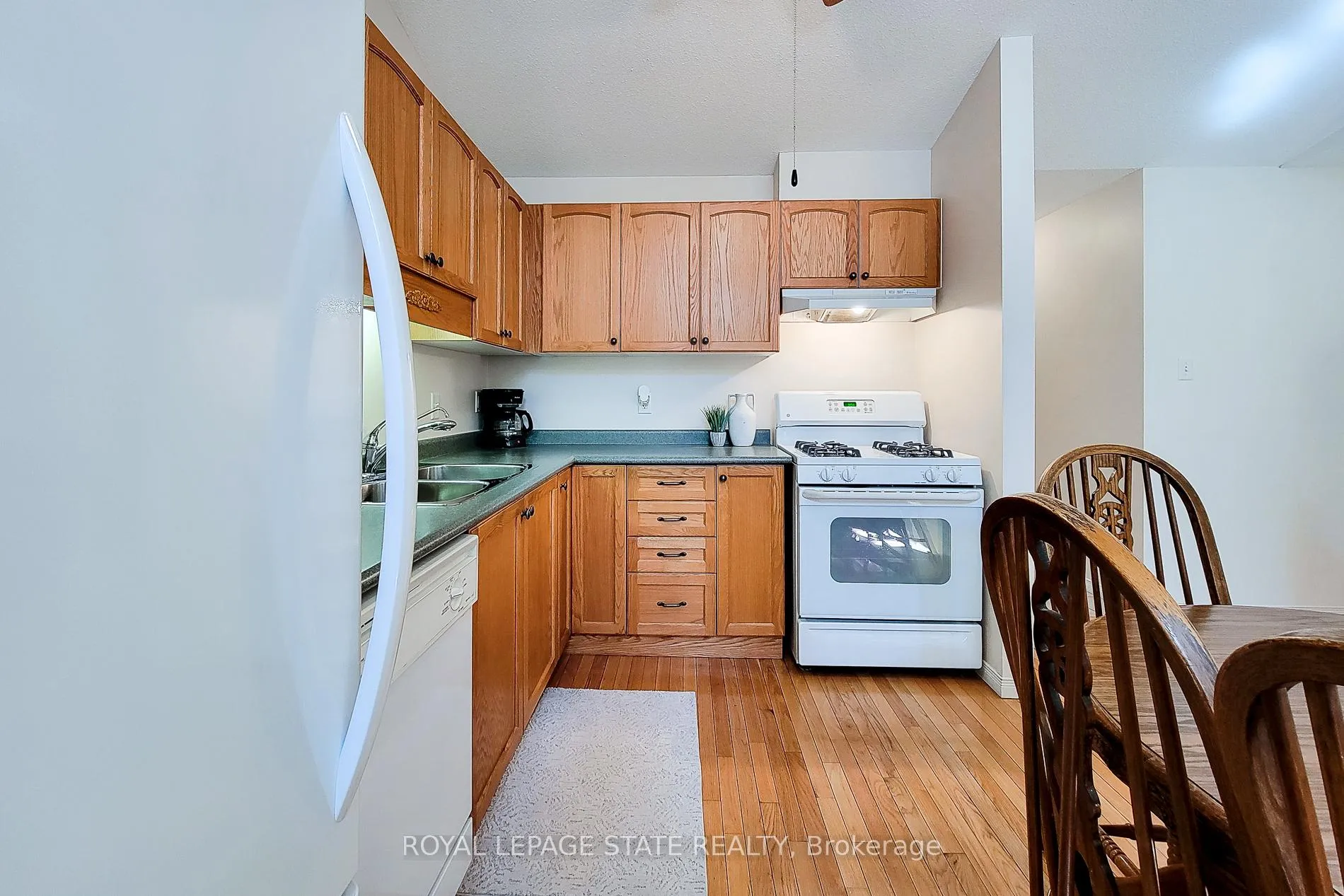 Photo 13 of Unit 22, 751 Rymal Road W, Hamilton, Carpenter — HOMEH