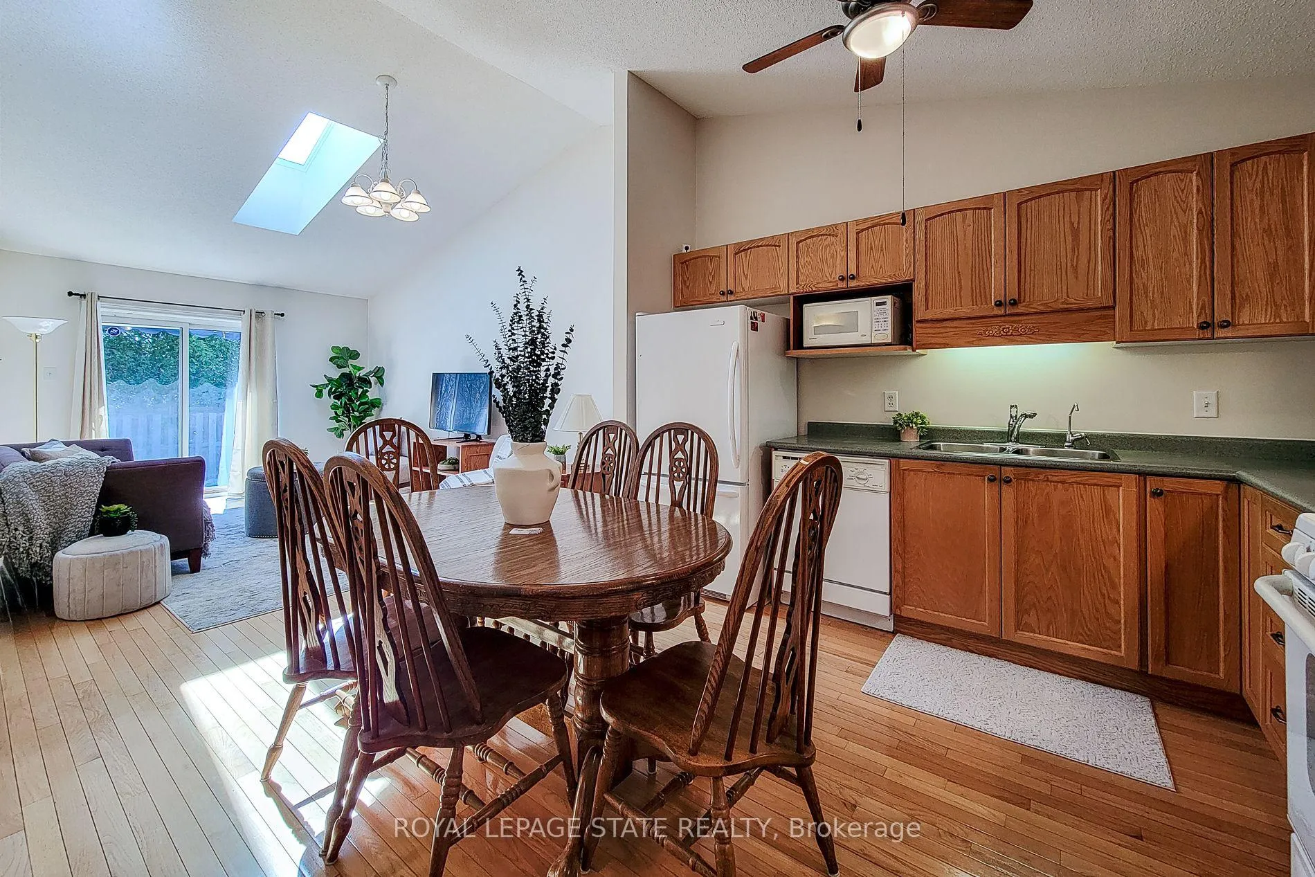 Photo 14 of Unit 22, 751 Rymal Road W, Hamilton, Carpenter — HOMEH