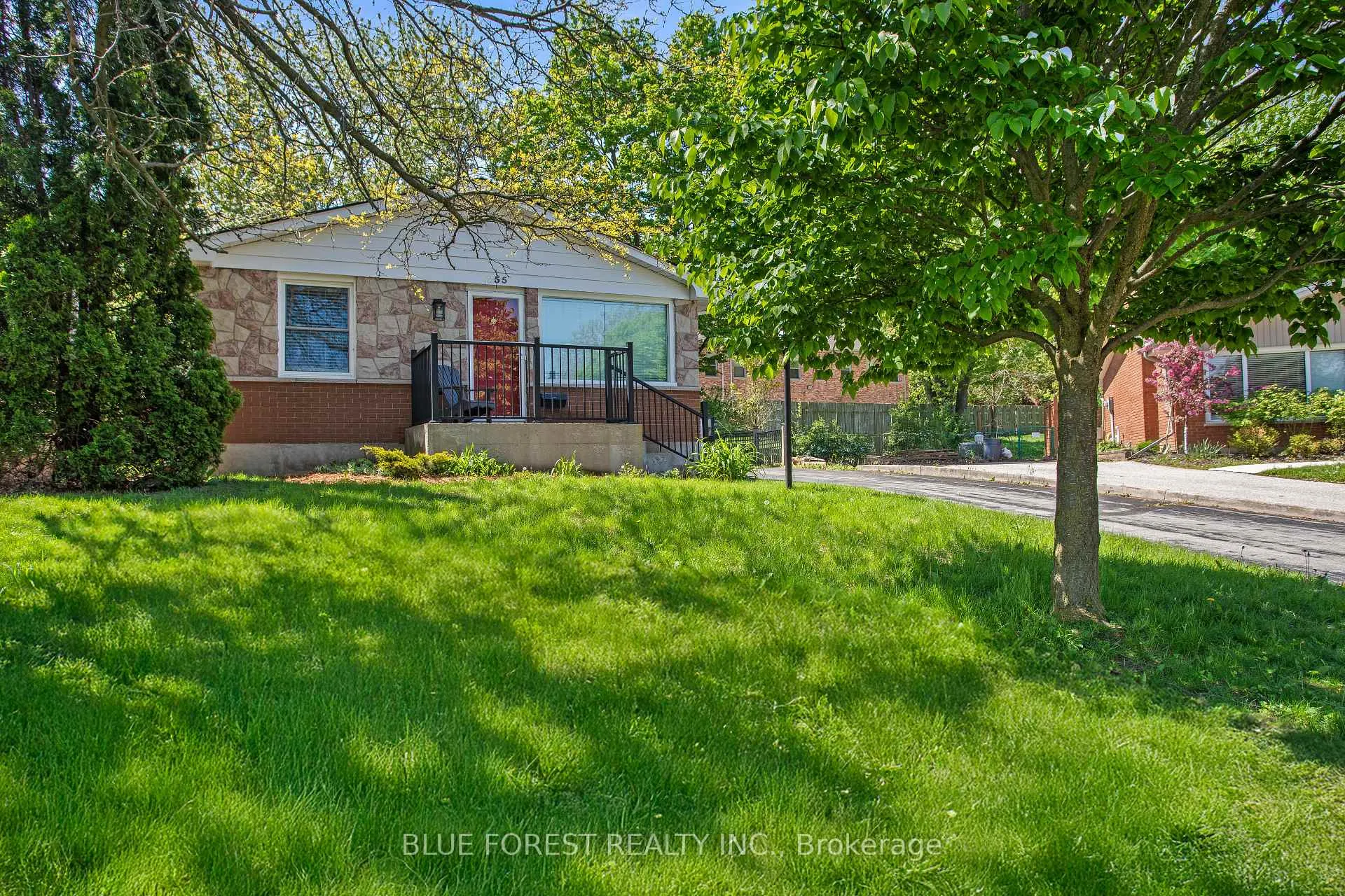 Photo 4 of 255 Delta Place, London, South D — HOMEH