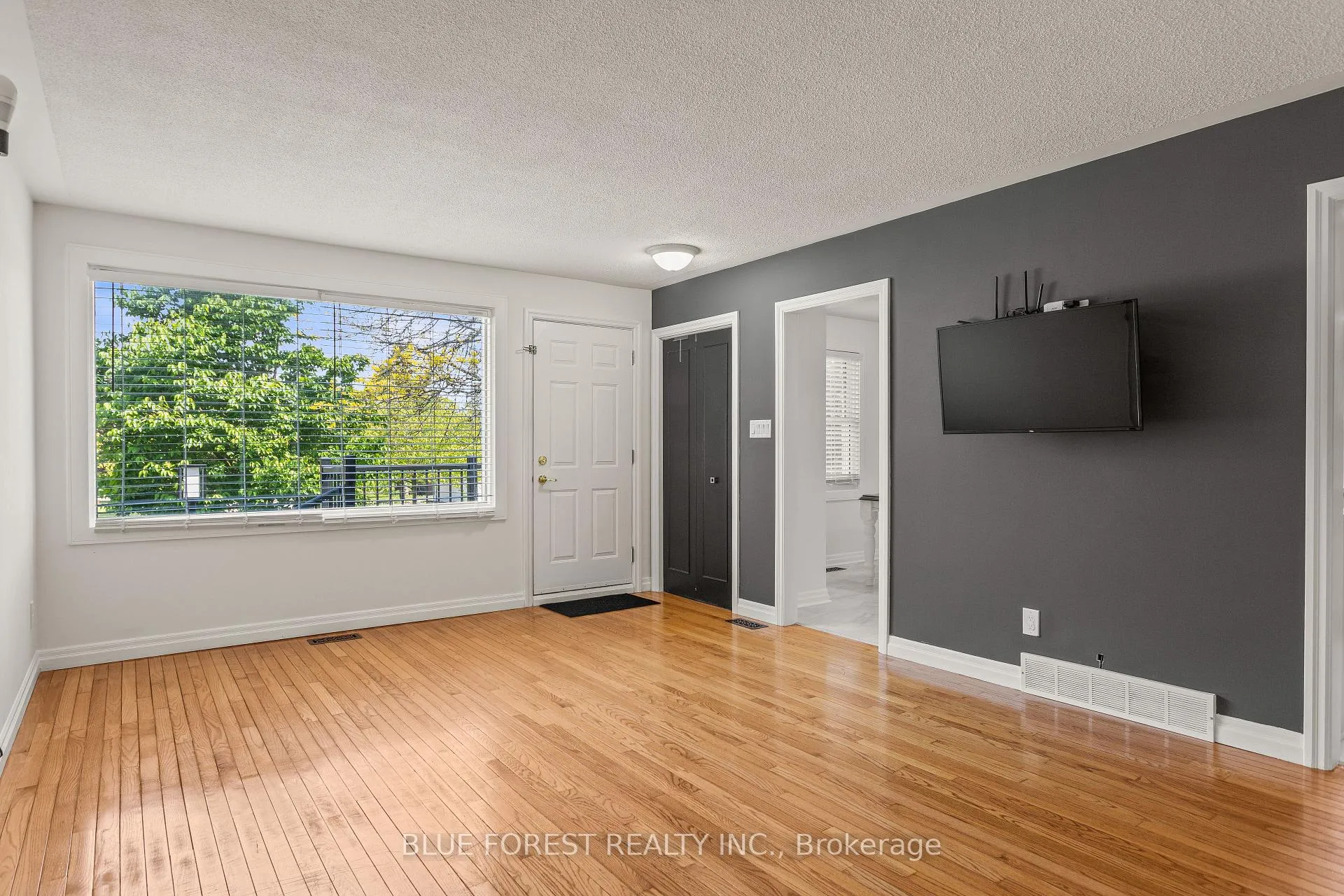 Photo 6 of 255 Delta Place, London, South D — HOMEH
