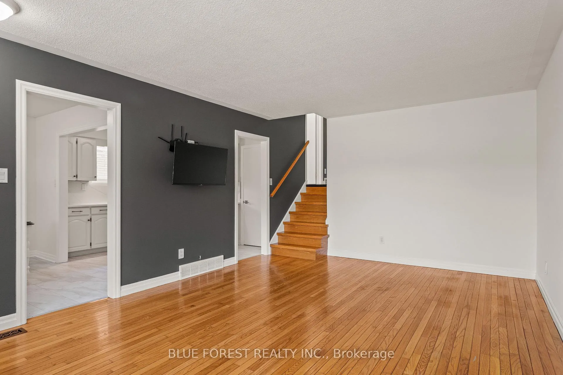 Photo 8 of 255 Delta Place, London, South D — HOMEH