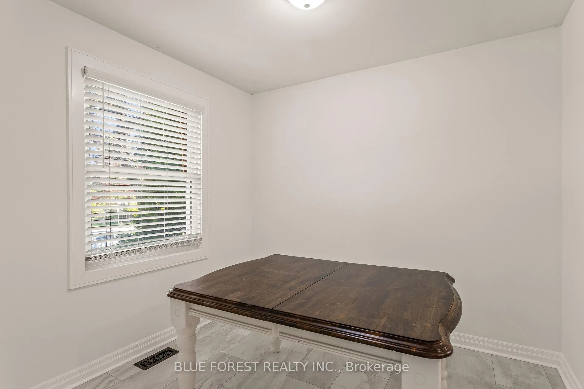 Photo 9 of 255 Delta Place, London, South D — HOMEH