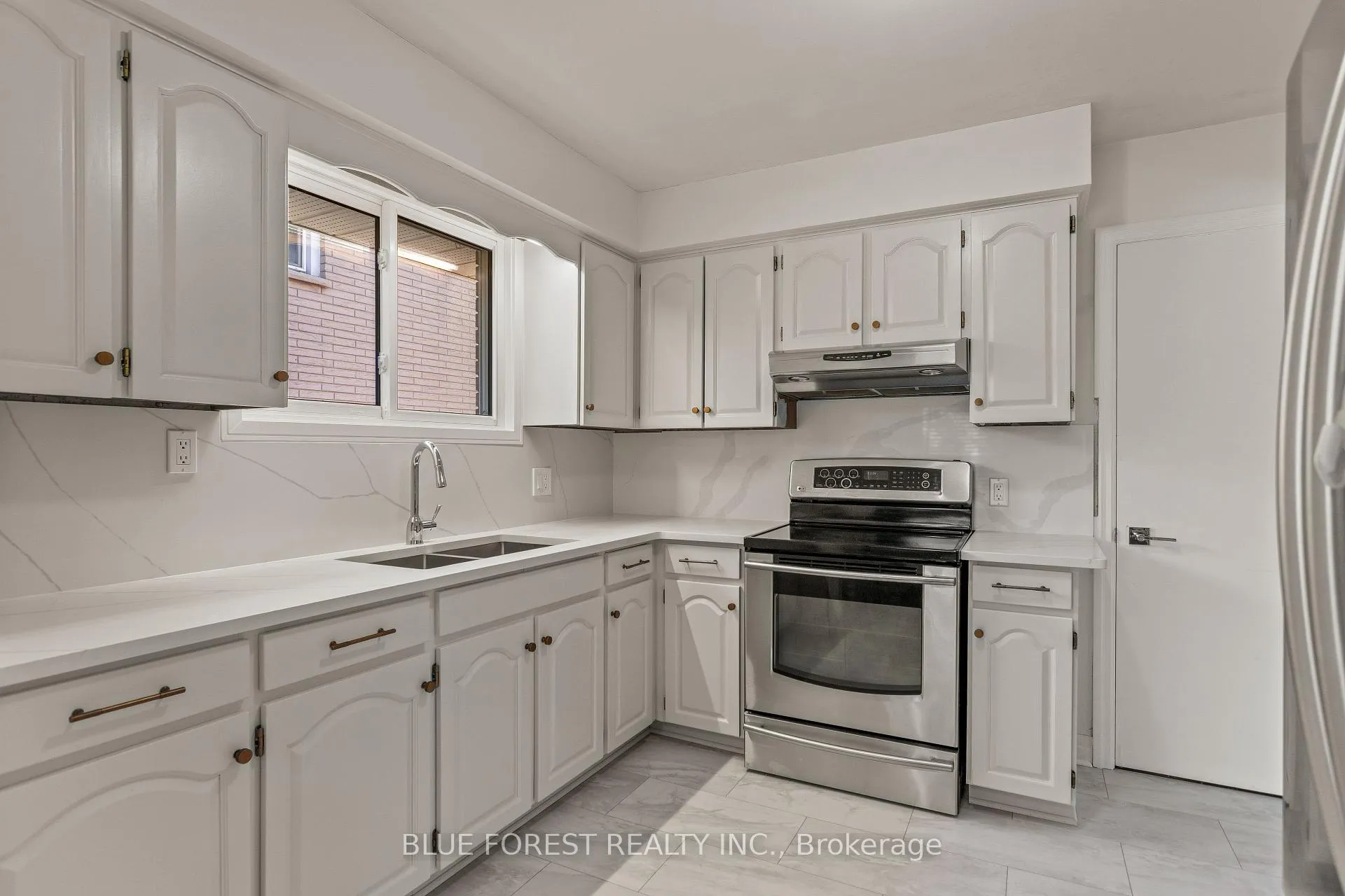 Photo 12 of 255 Delta Place, London, South D — HOMEH