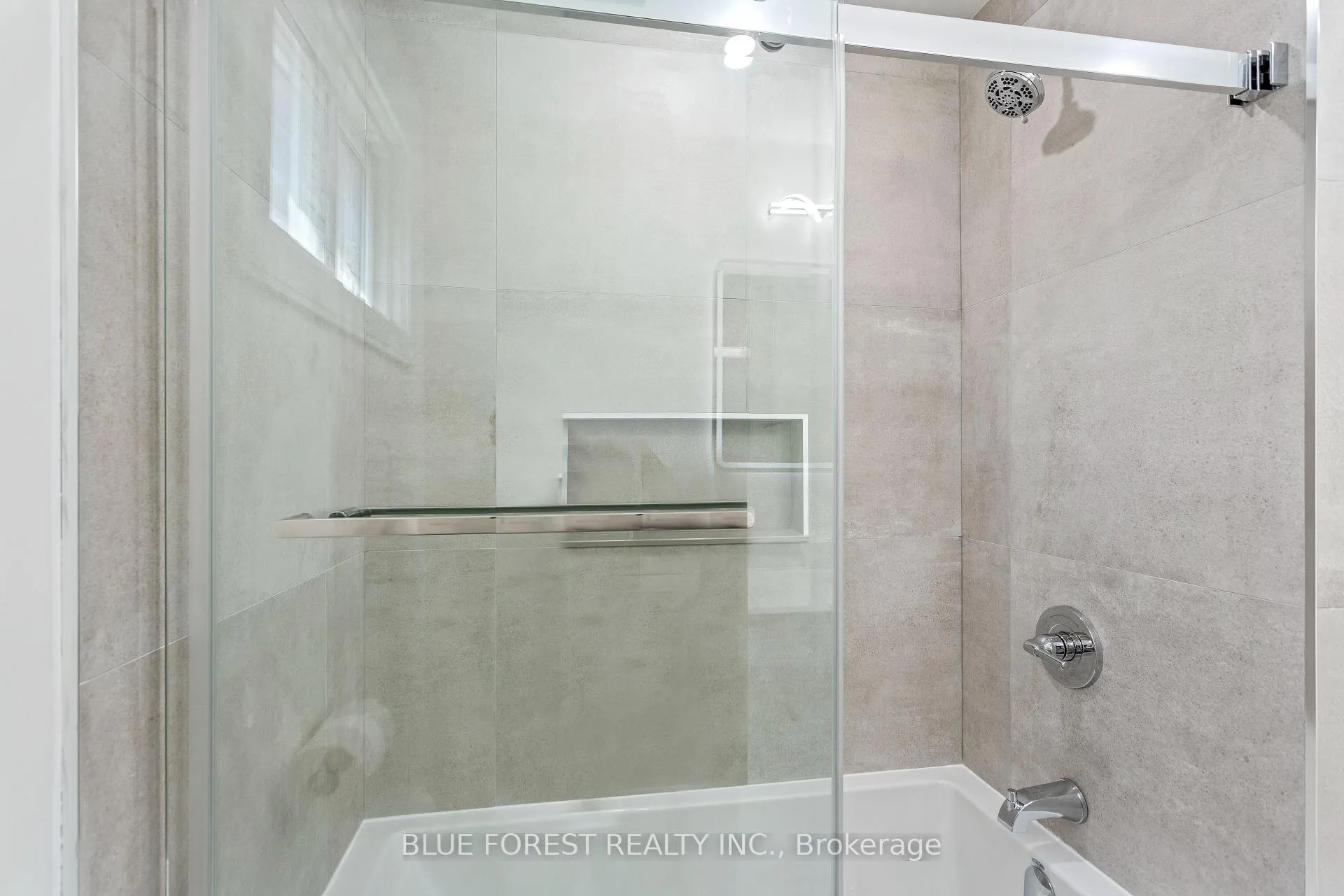 Photo 17 of 255 Delta Place, London, South D — HOMEH