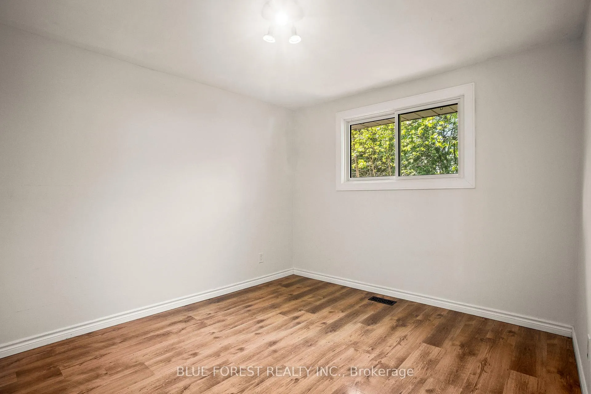 Photo 23 of 255 Delta Place, London, South D — HOMEH