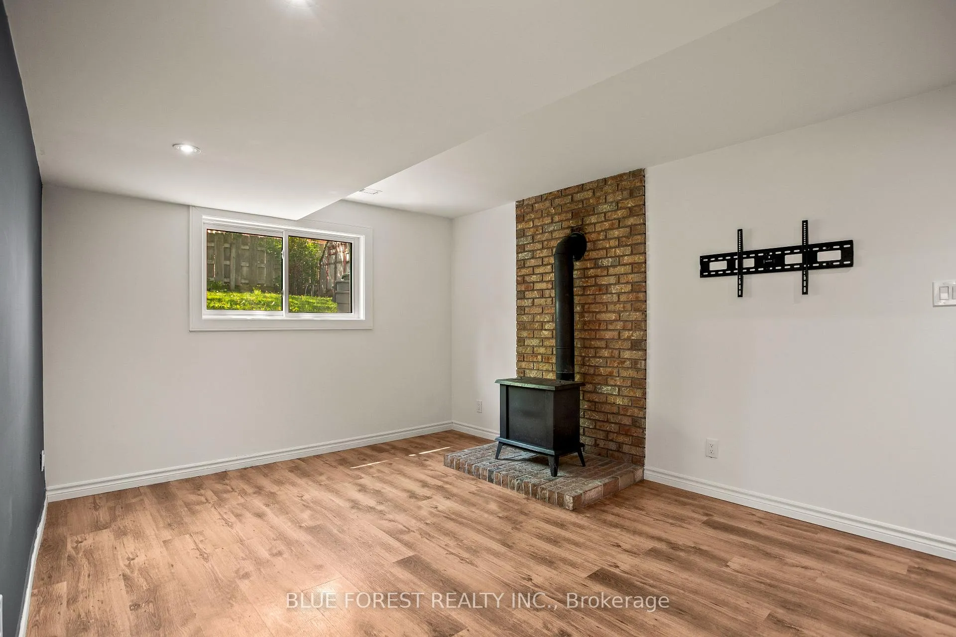 Photo 27 of 255 Delta Place, London, South D — HOMEH