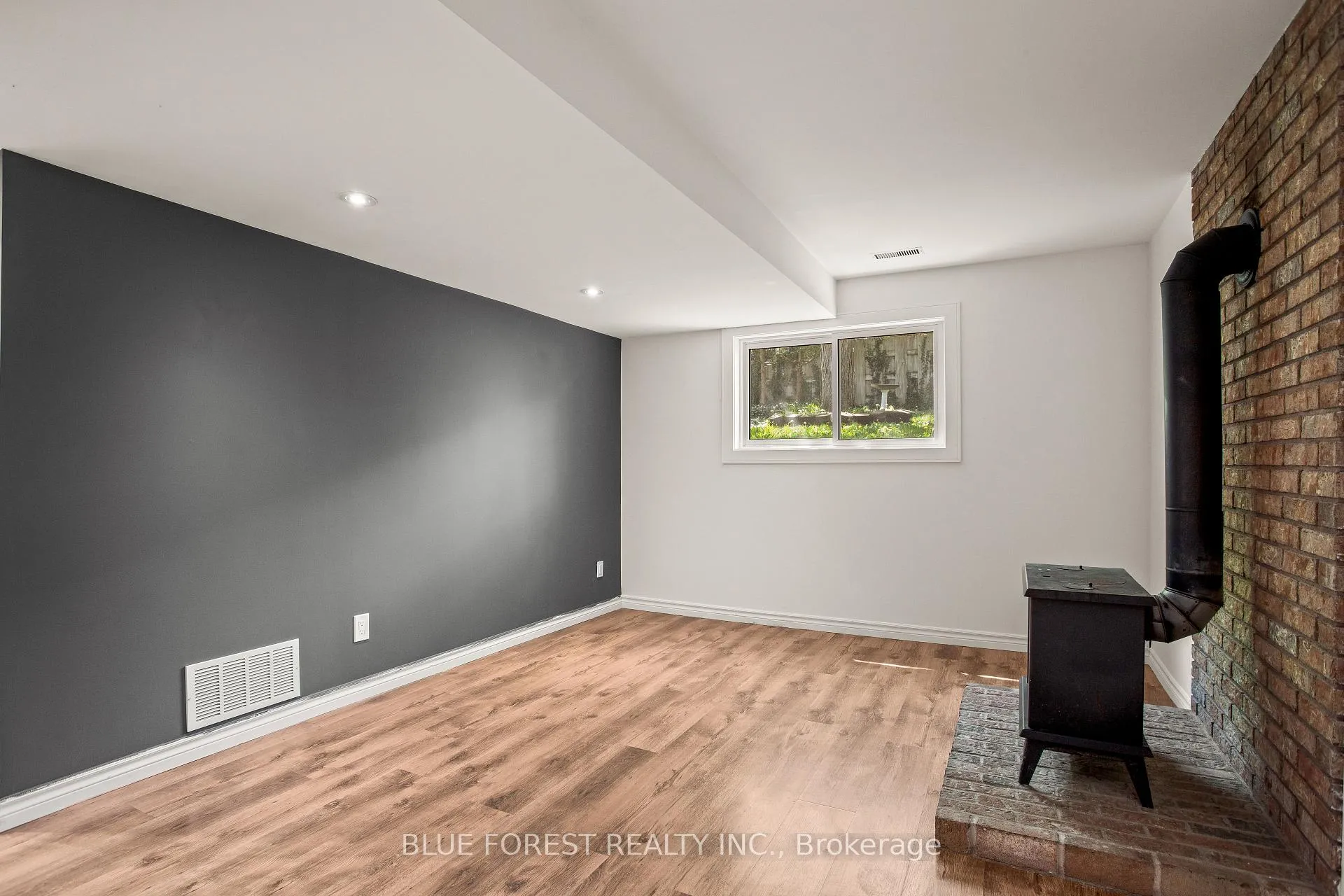 Photo 28 of 255 Delta Place, London, South D — HOMEH