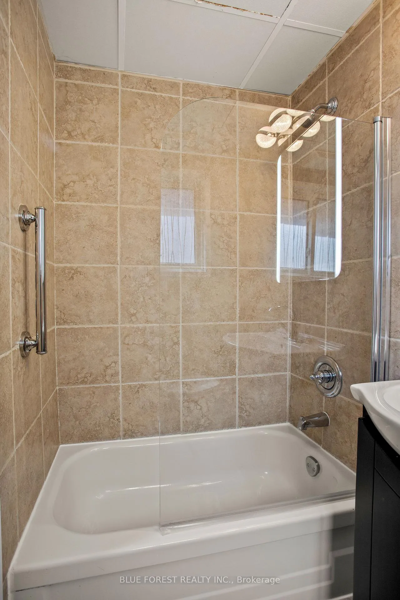 Photo 31 of 255 Delta Place, London, South D — HOMEH