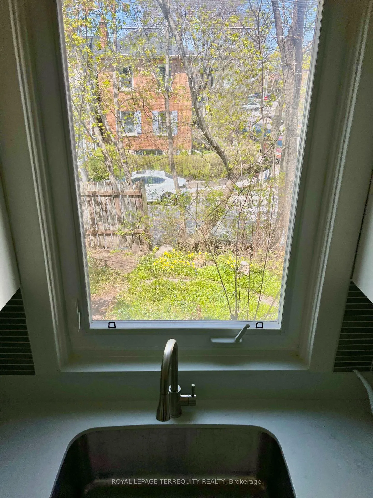 Photo 12 of 57 Queensdale Avenue, Toronto, Danforth Village-East York — HOMEH