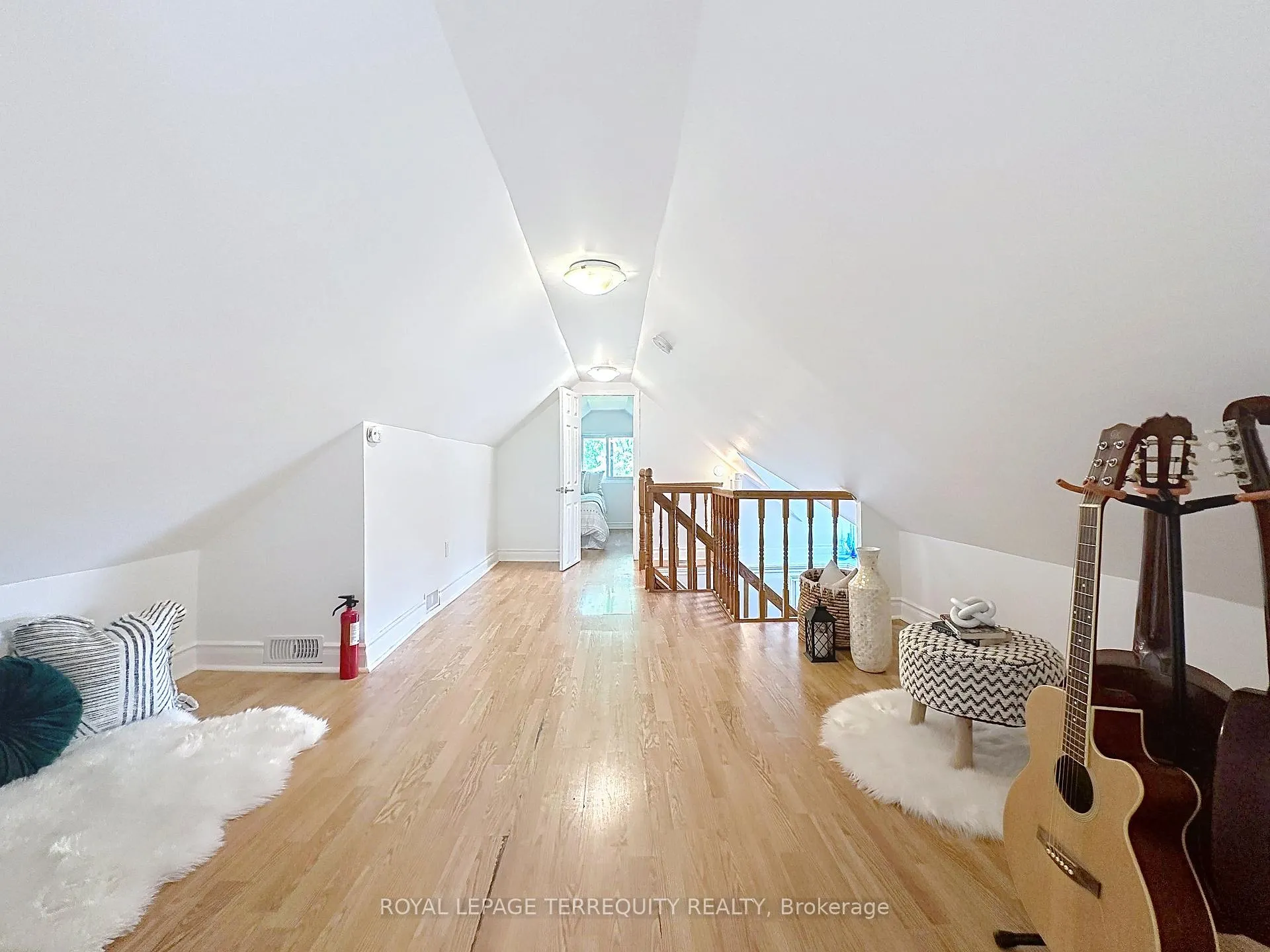 Photo 18 of 57 Queensdale Avenue, Toronto, Danforth Village-East York — HOMEH