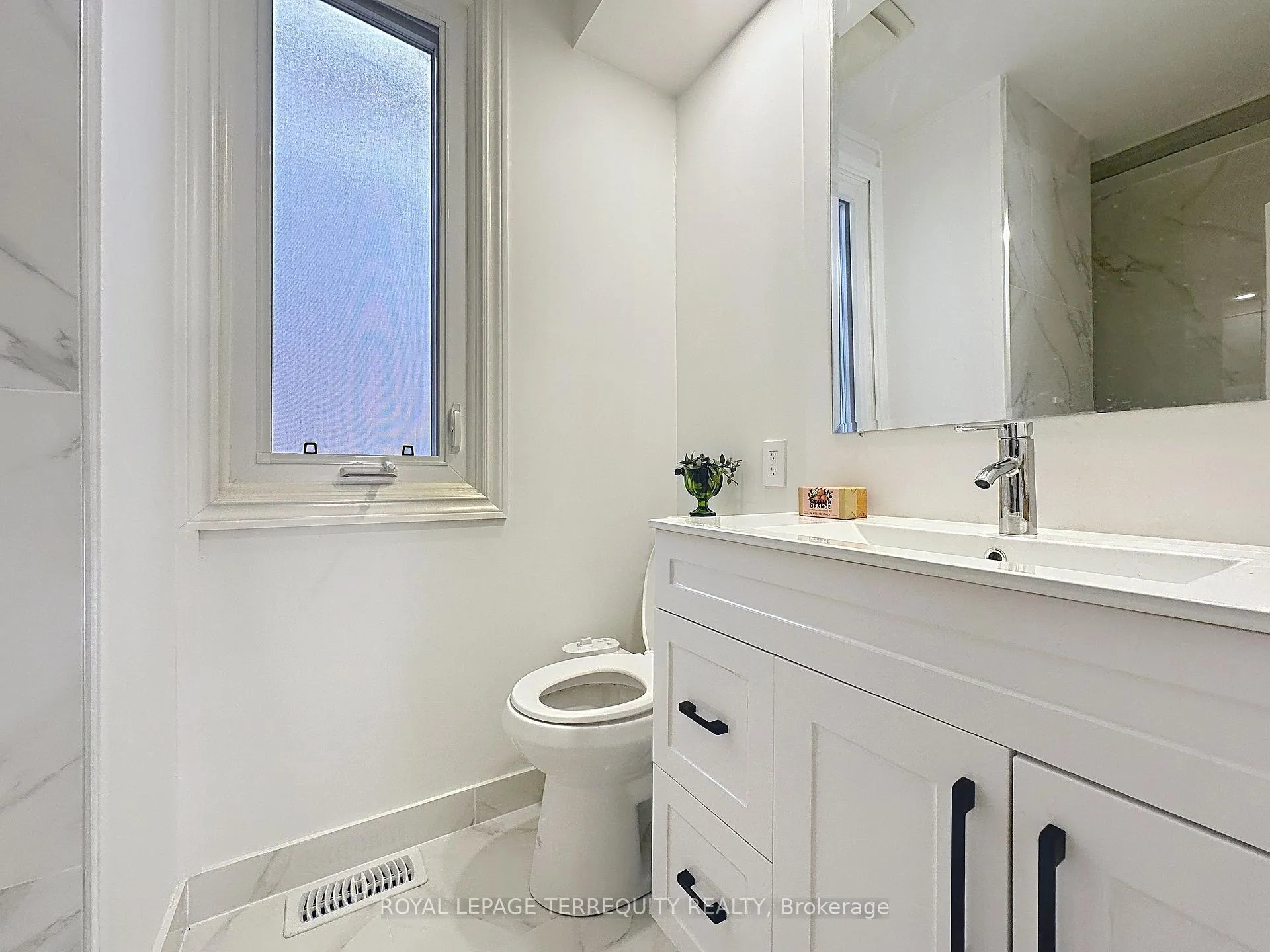 Photo 20 of 57 Queensdale Avenue, Toronto, Danforth Village-East York — HOMEH
