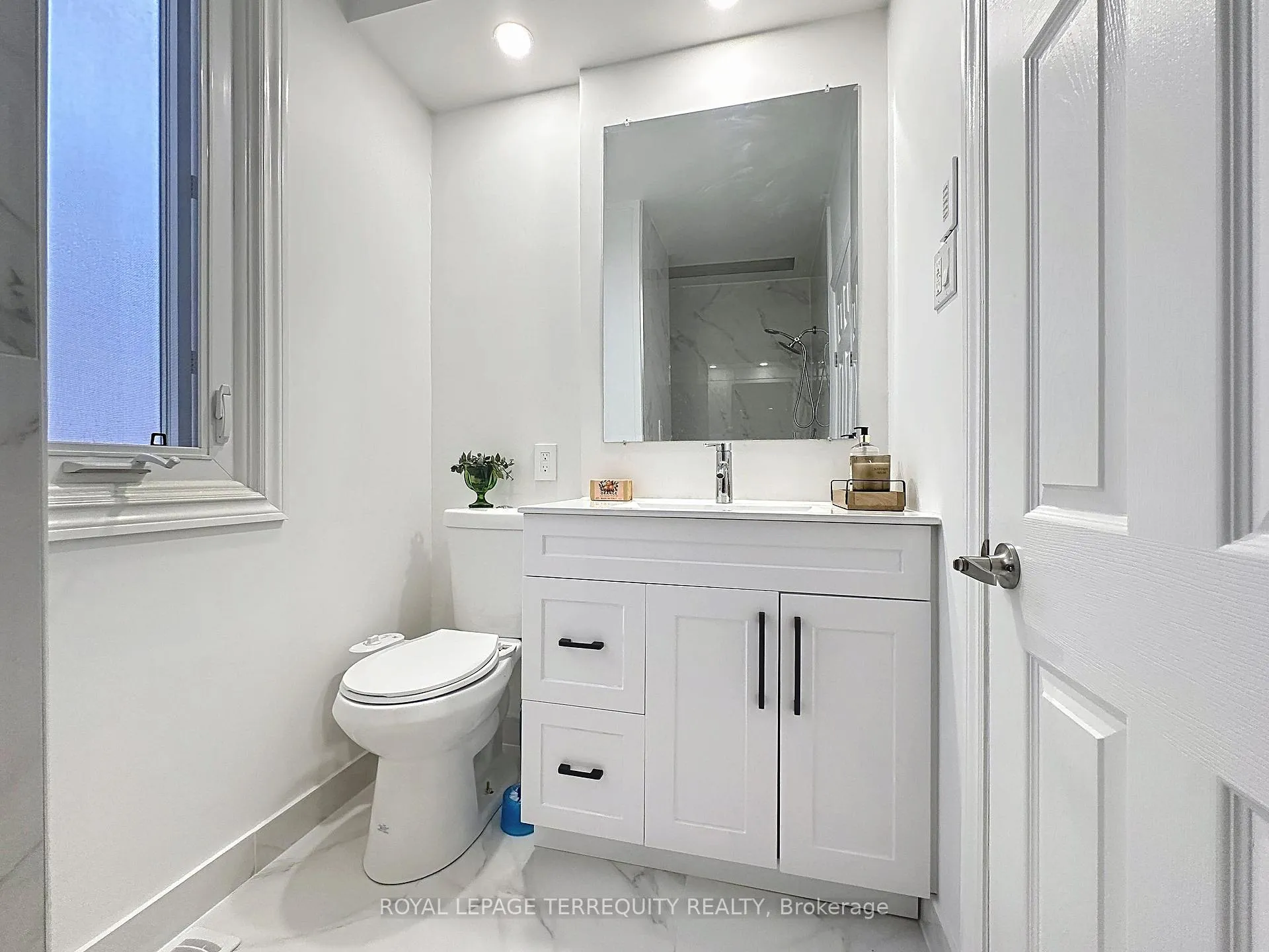 Photo 21 of 57 Queensdale Avenue, Toronto, Danforth Village-East York — HOMEH