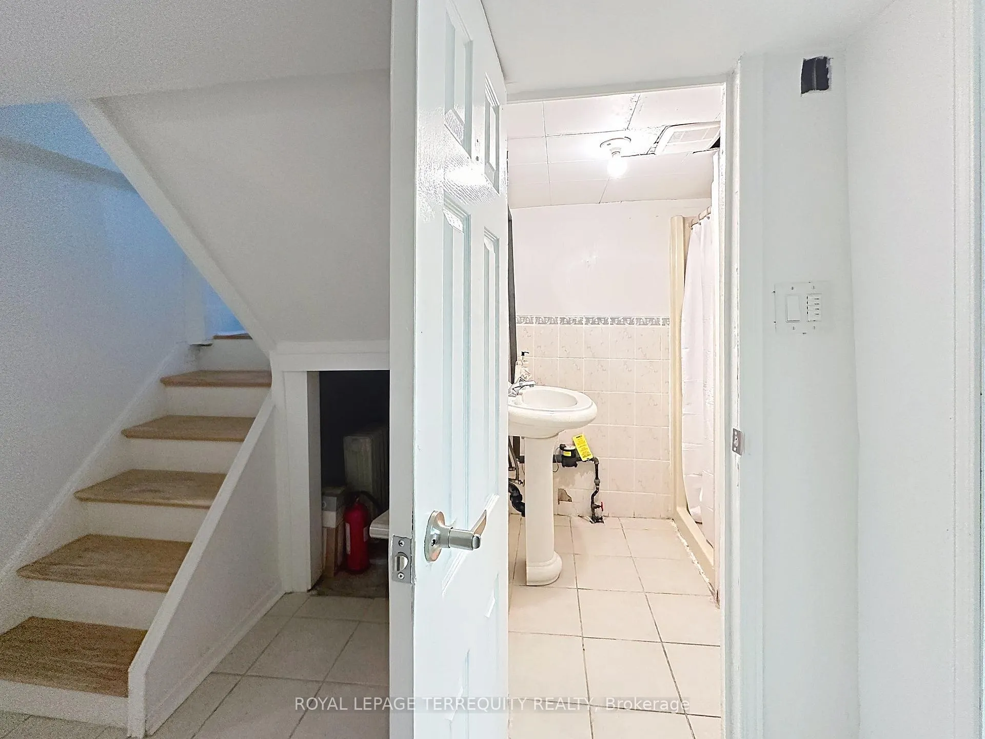 Photo 26 of 57 Queensdale Avenue, Toronto, Danforth Village-East York — HOMEH