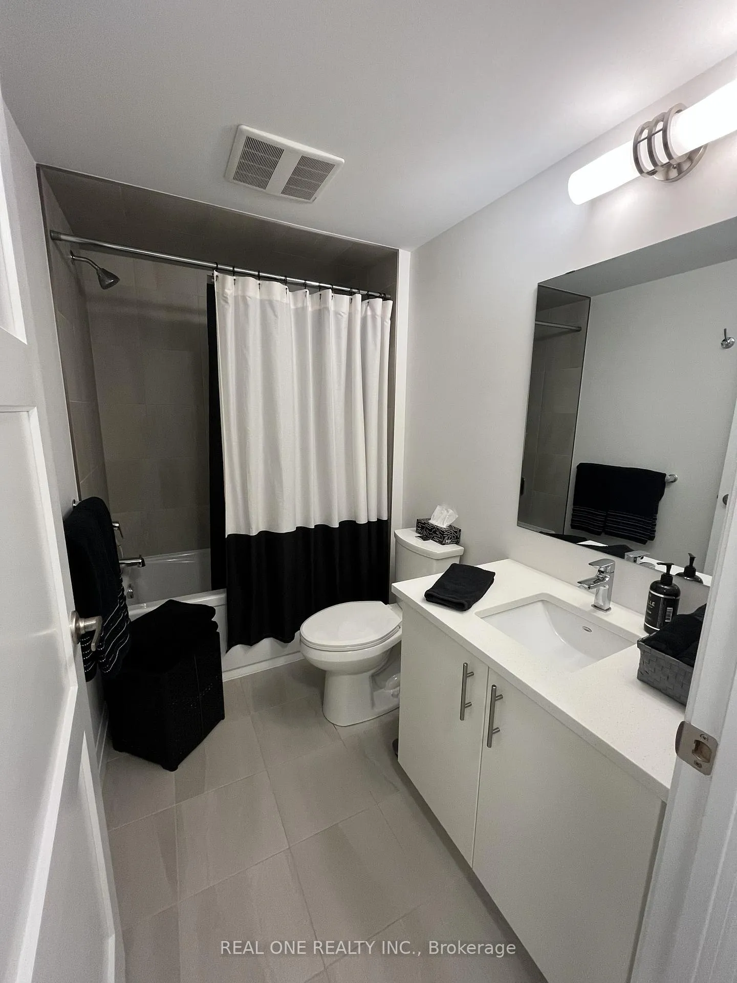 Photo 6 of Unit Unit 603, 93 Arthur Street S, Guelph, St. Patrick's Ward — HOMEH