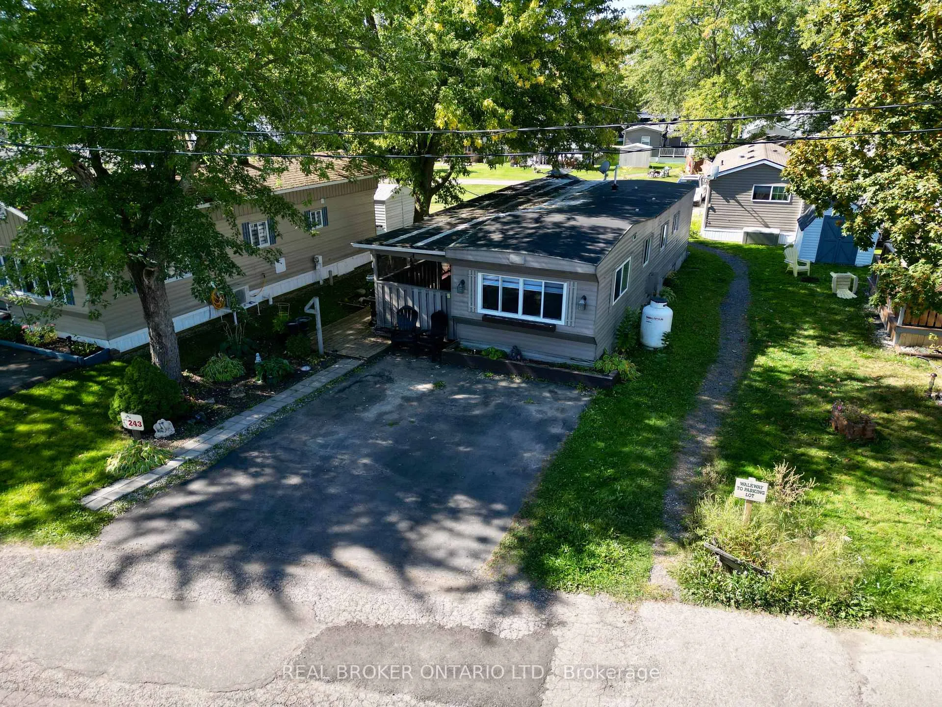Photo 2 of Unit 243, 580 Beaver Creek Road, Waterloo, Columbia Forest — HOMEH