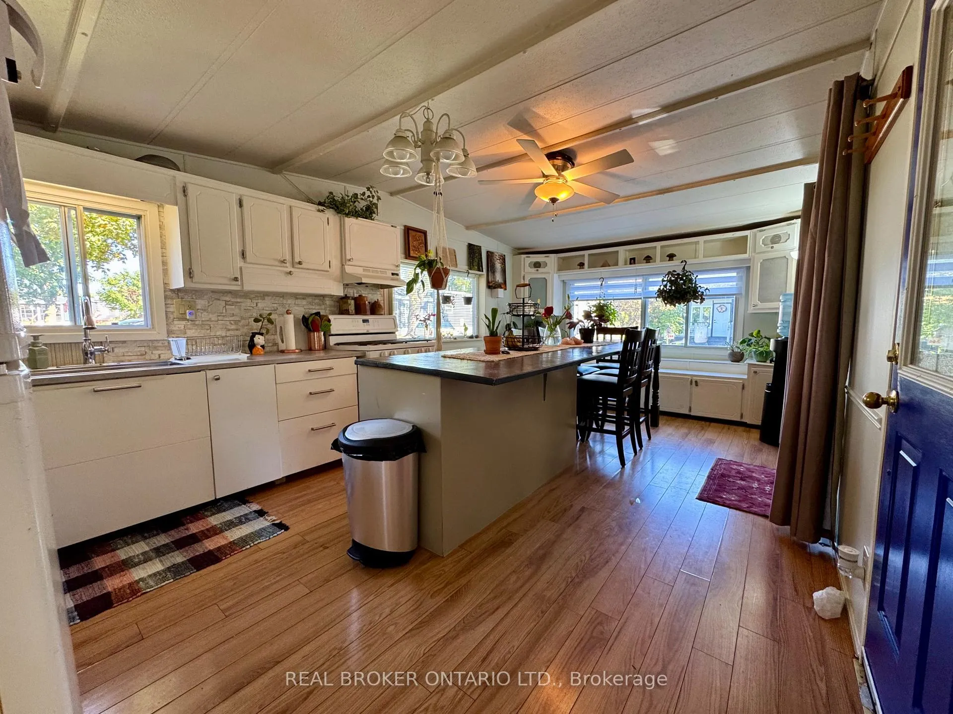 Photo 5 of Unit 243, 580 Beaver Creek Road, Waterloo, Columbia Forest — HOMEH