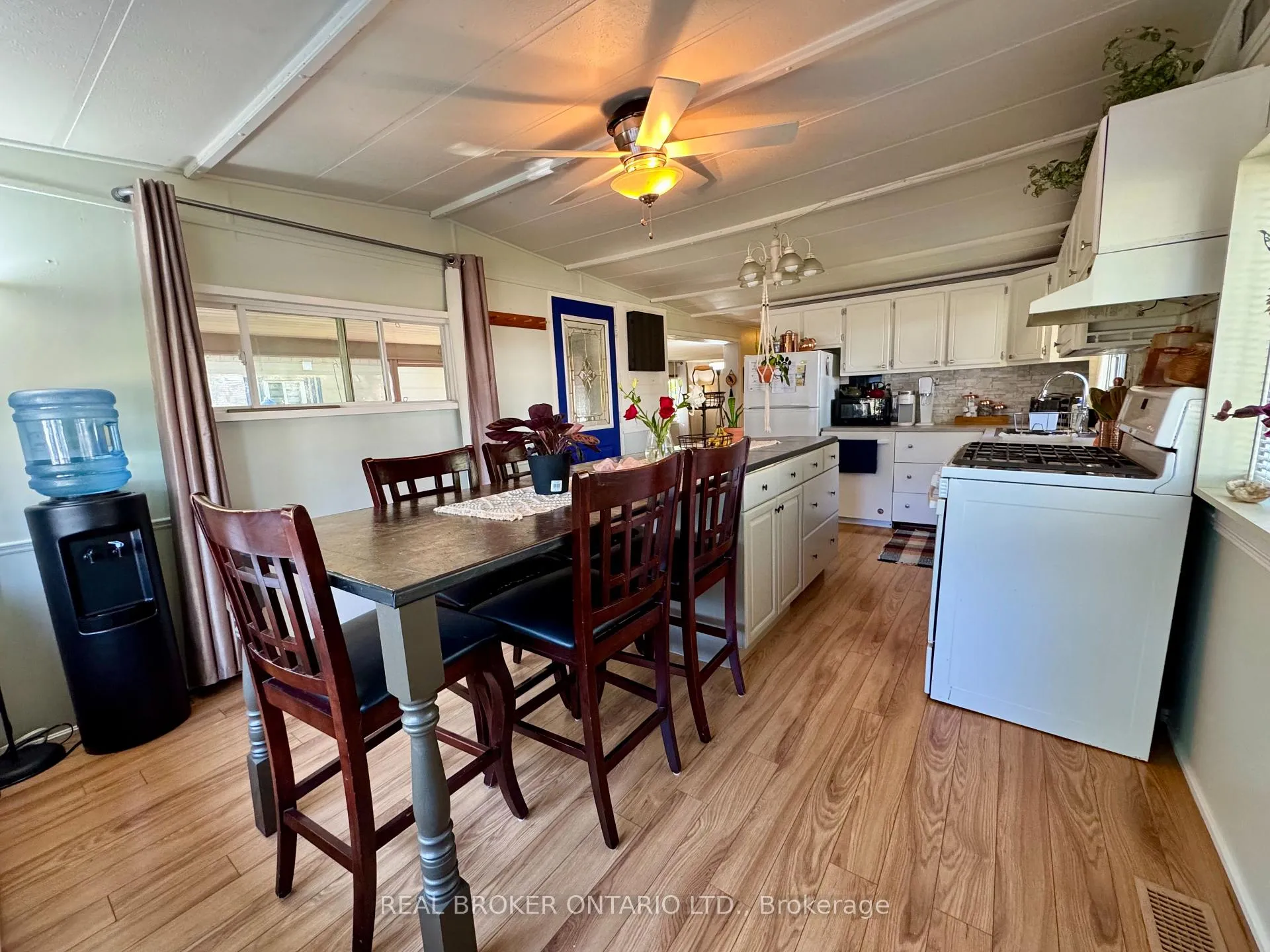 Photo 8 of Unit 243, 580 Beaver Creek Road, Waterloo, Columbia Forest — HOMEH