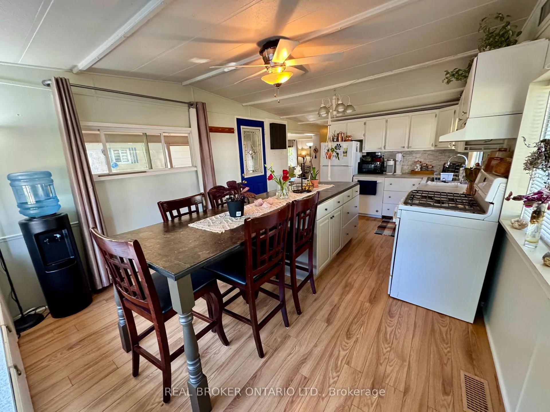 Photo 9 of Unit 243, 580 Beaver Creek Road, Waterloo, Columbia Forest — HOMEH