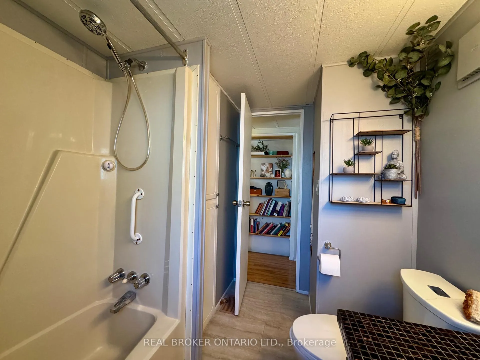 Photo 17 of Unit 243, 580 Beaver Creek Road, Waterloo, Columbia Forest — HOMEH