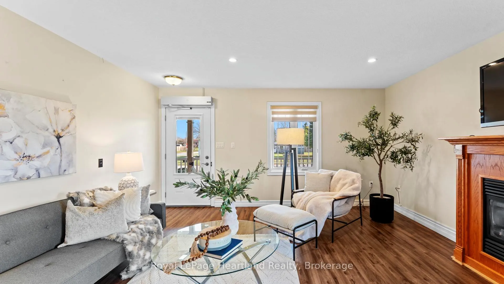 Photo 13 of 67 Brantford Street, Huron East, Seaforth — HOMEH