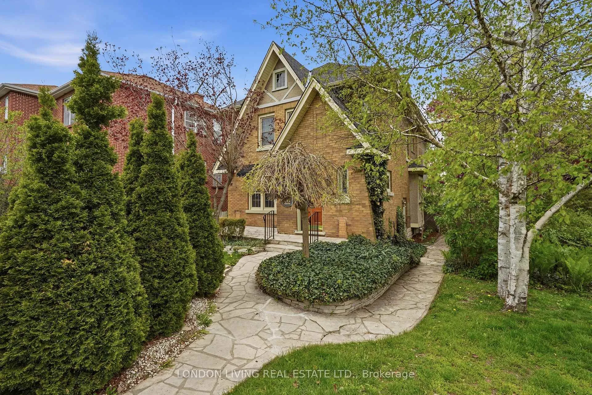 Photo 2 of 26 Frank Place, London, South F — HOMEH