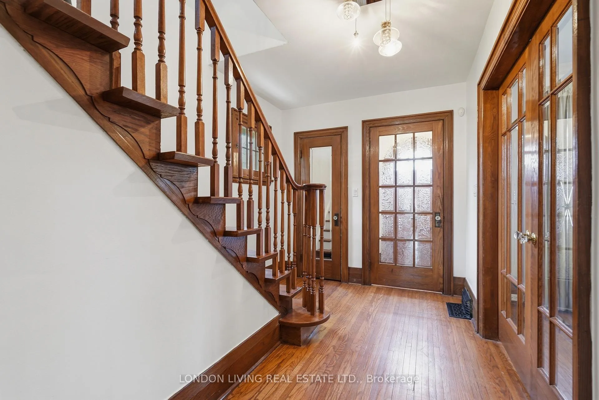 Photo 5 of 26 Frank Place, London, South F — HOMEH