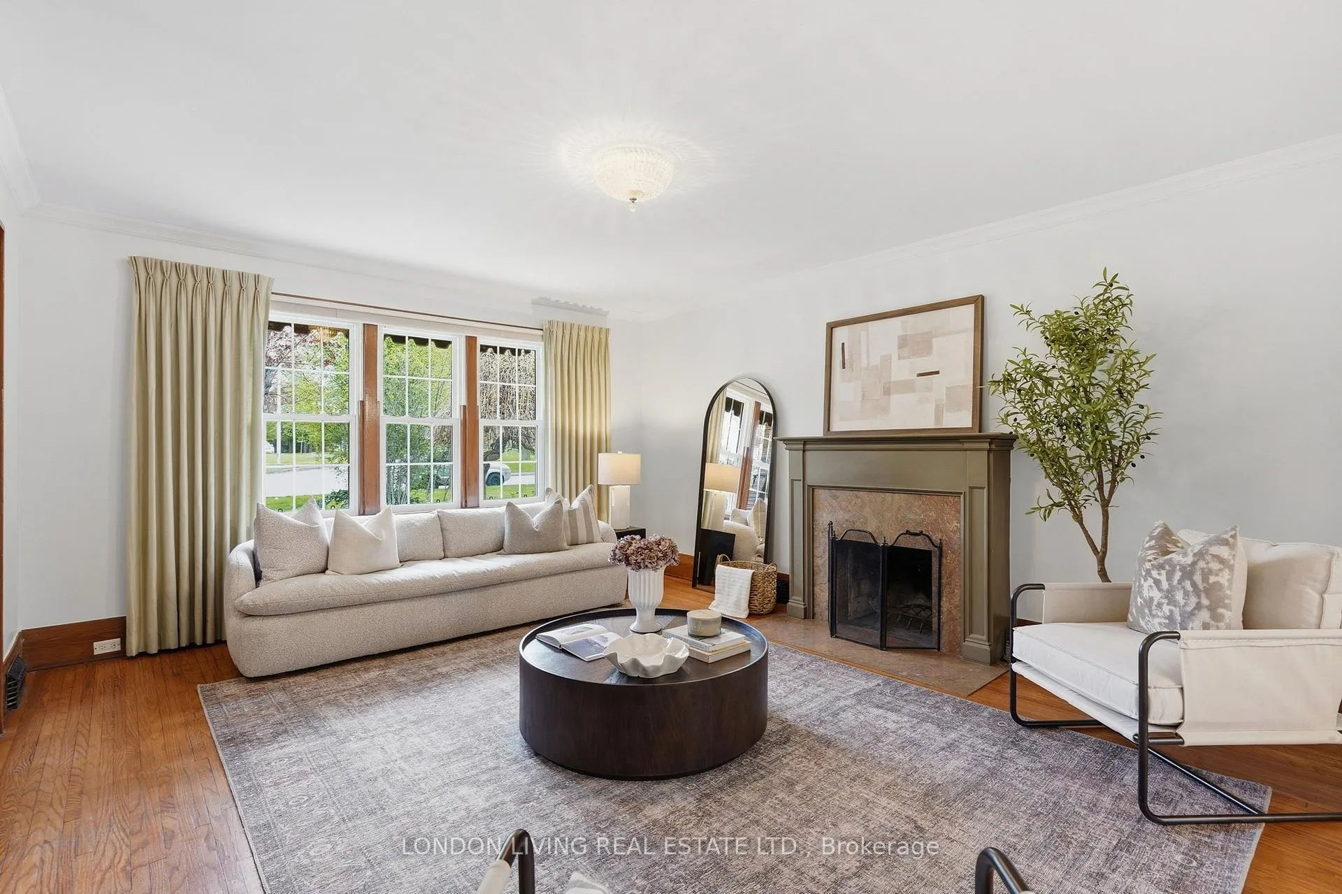 Photo 8 of 26 Frank Place, London, South F — HOMEH
