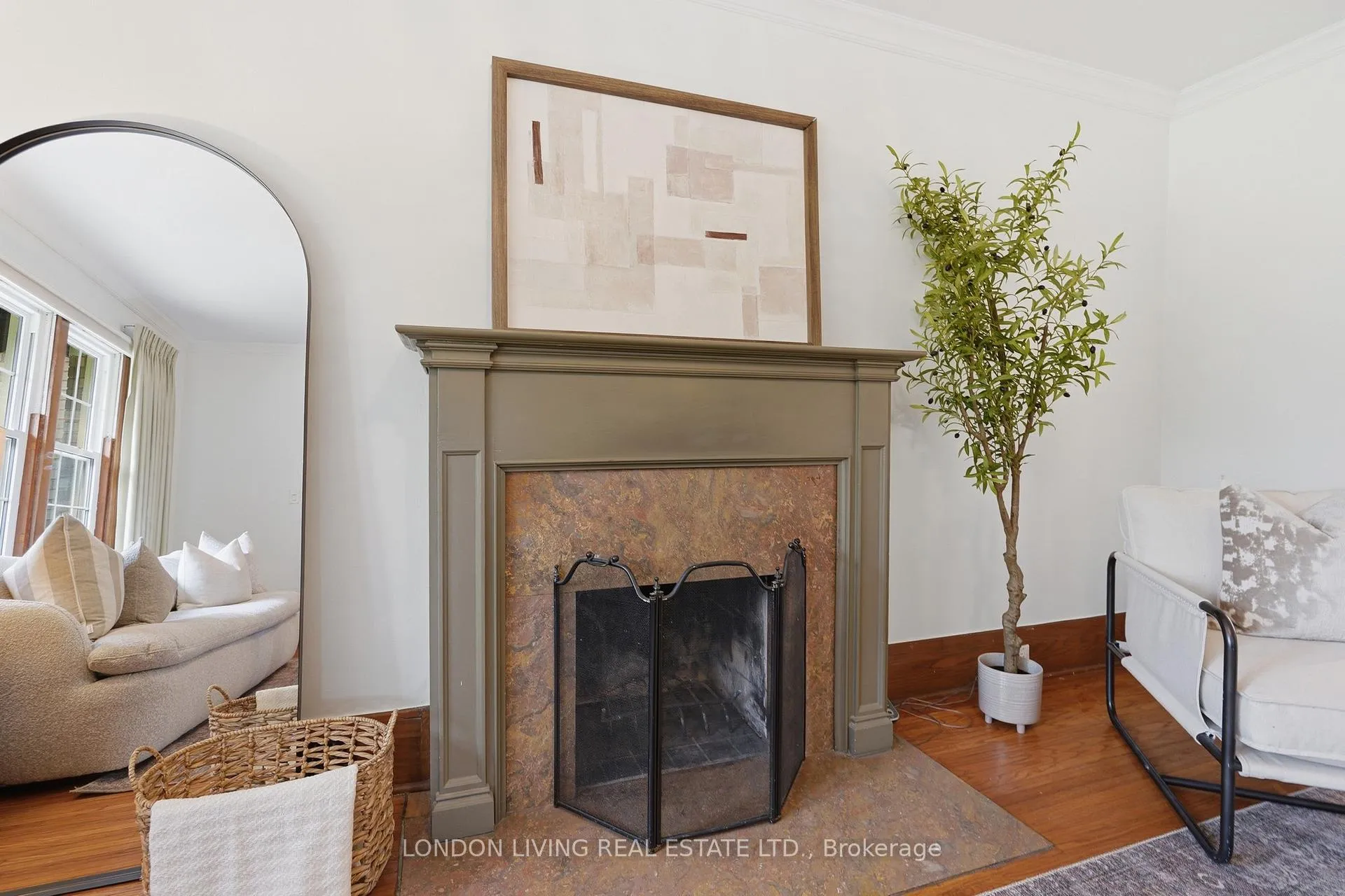 Photo 10 of 26 Frank Place, London, South F — HOMEH