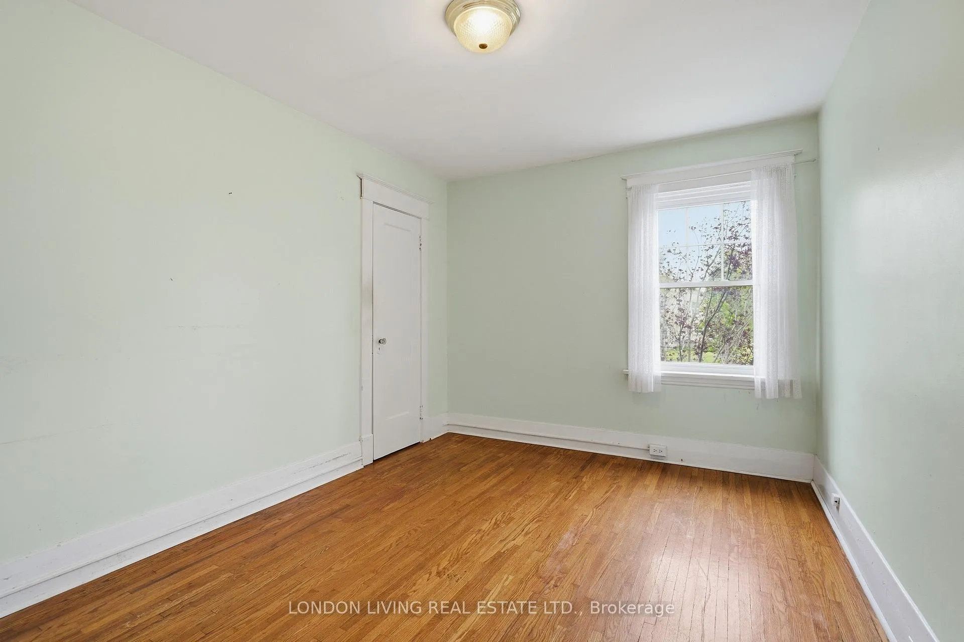 Photo 31 of 26 Frank Place, London, South F — HOMEH