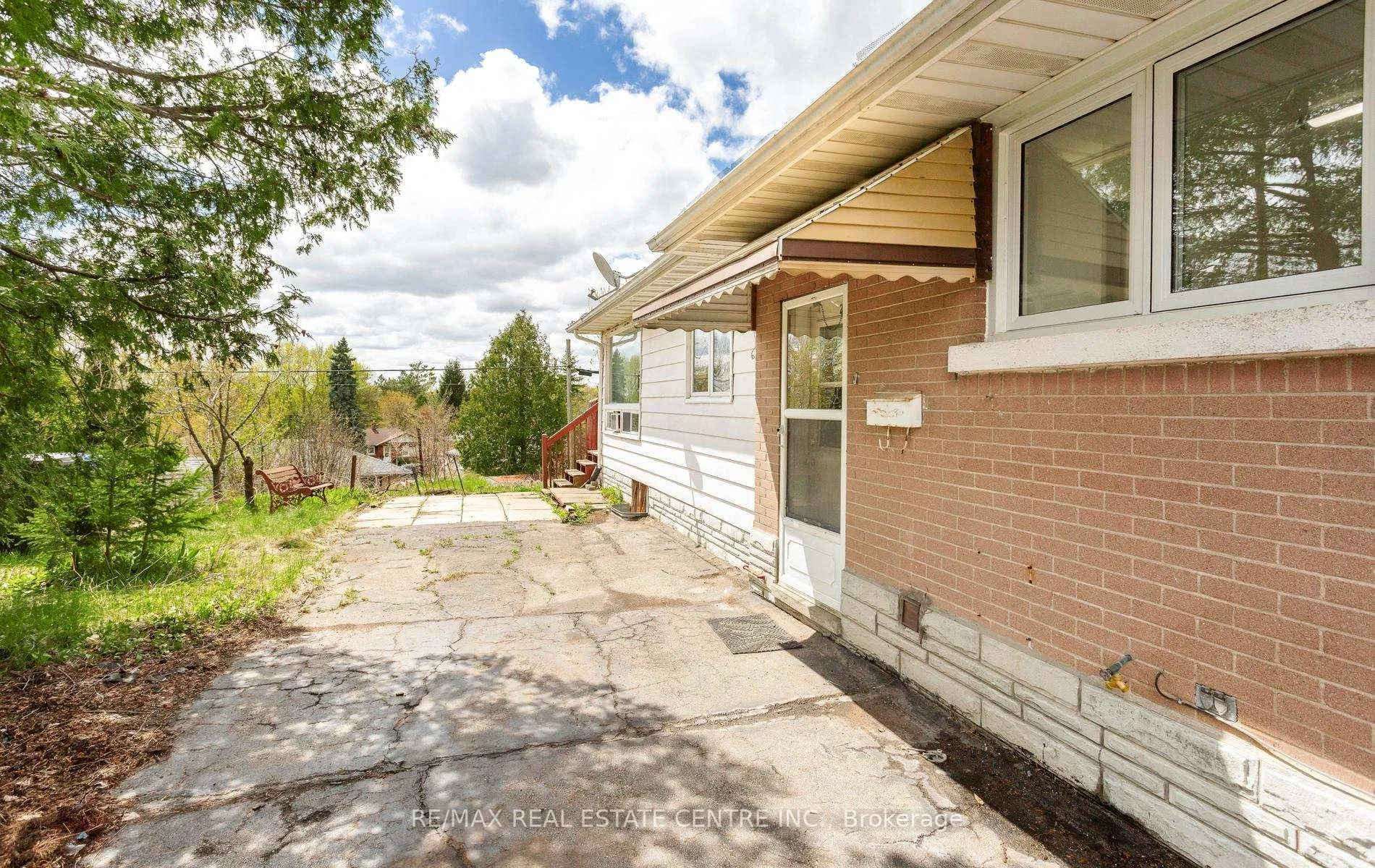 Photo 37 of 50 Dumbarton Street, Guelph, Riverside Park — HOMEH