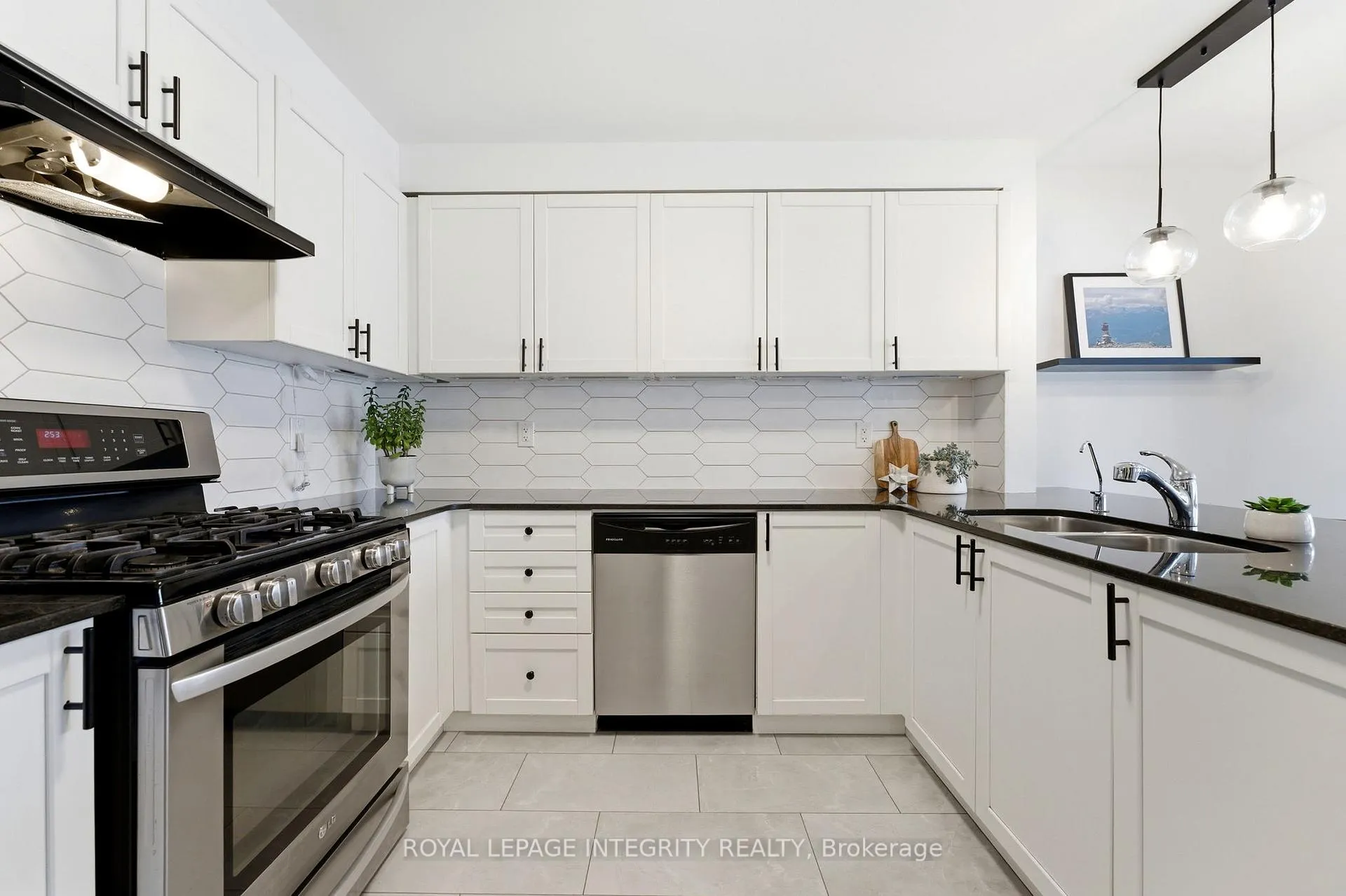 Photo 18 of 806 Maloja Way, Ottawa, Stittsville (North) — HOMEH