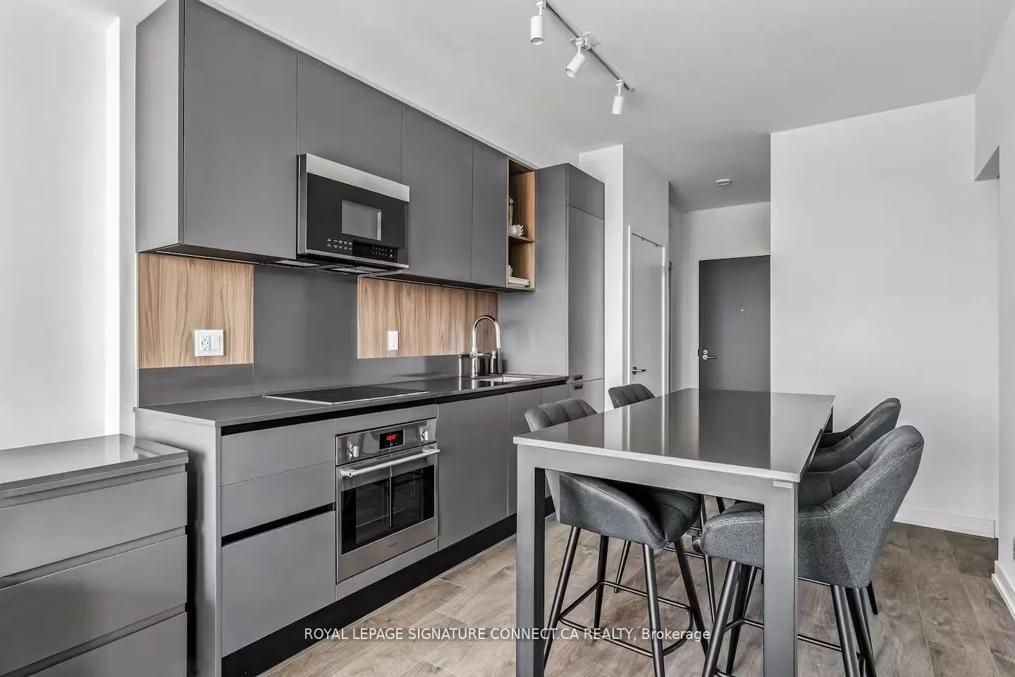Photo 7 of Unit 1609, 39 Mary Street, Barrie, City Centre — HOMEH