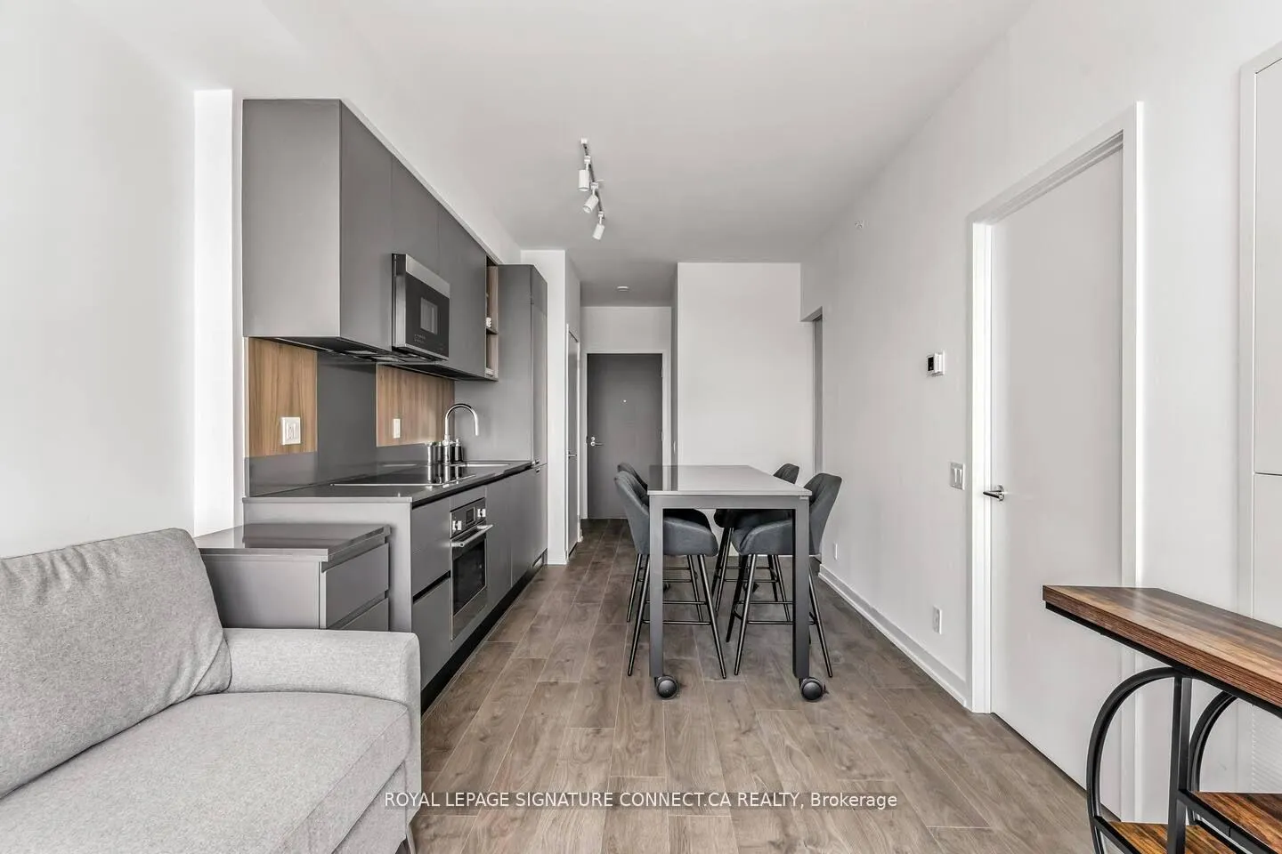 Photo 11 of Unit 1609, 39 Mary Street, Barrie, City Centre — HOMEH