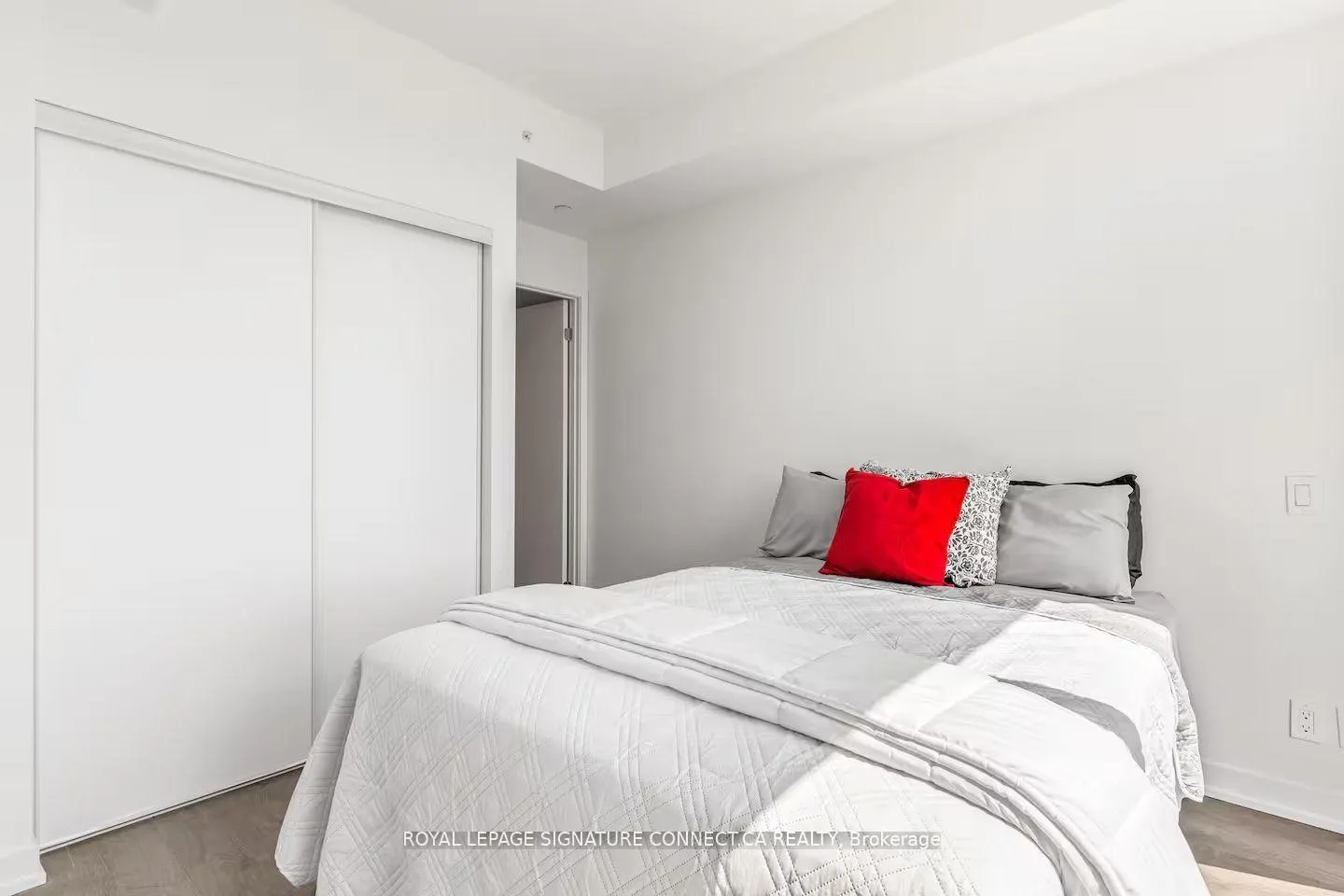 Photo 17 of Unit 1609, 39 Mary Street, Barrie, City Centre — HOMEH