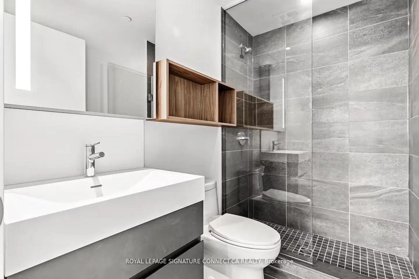 Photo 20 of Unit 1609, 39 Mary Street, Barrie, City Centre — HOMEH